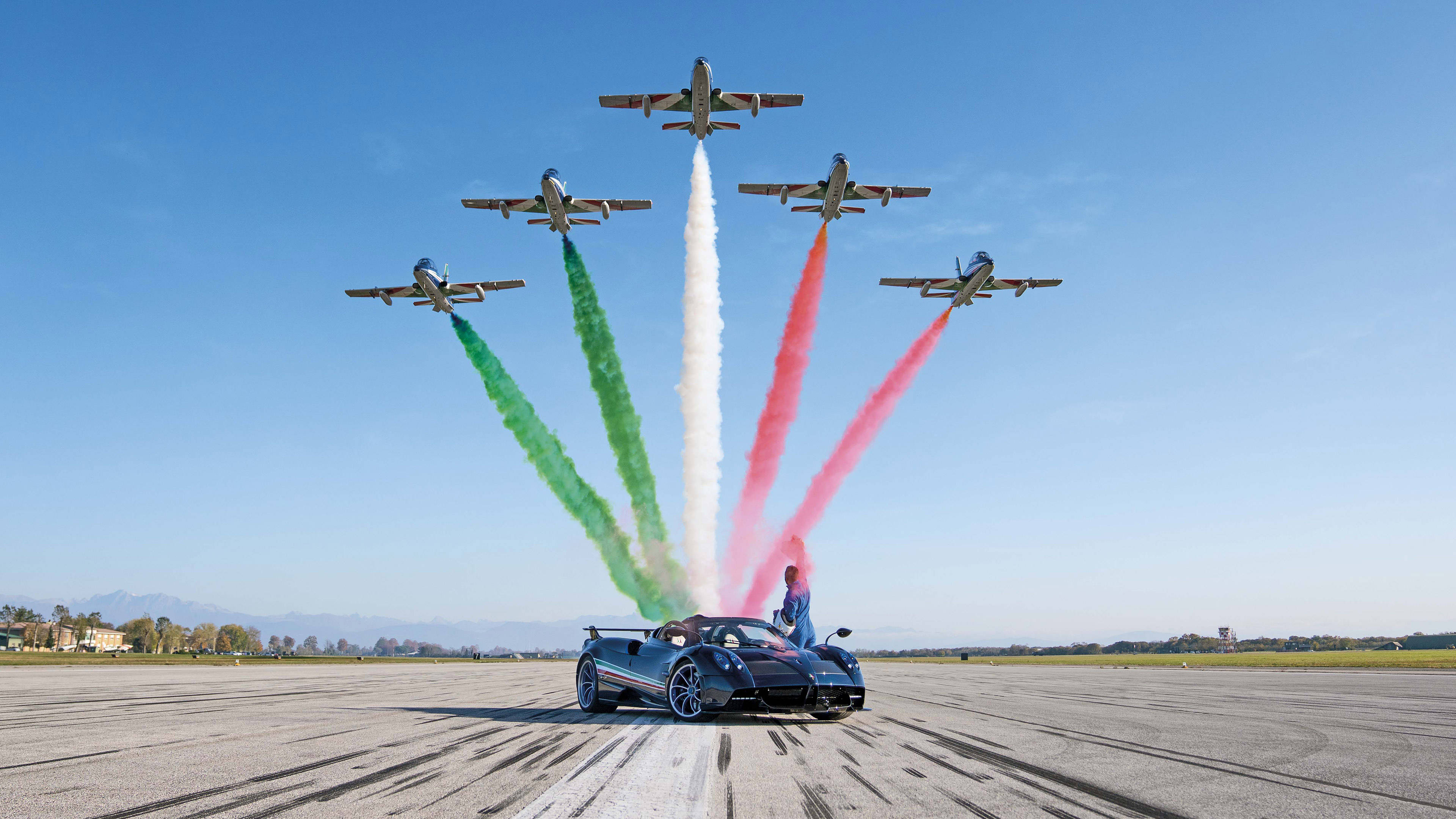 Pagani Huayra, airstrip, four jets, 4K Desktop Wallpaper