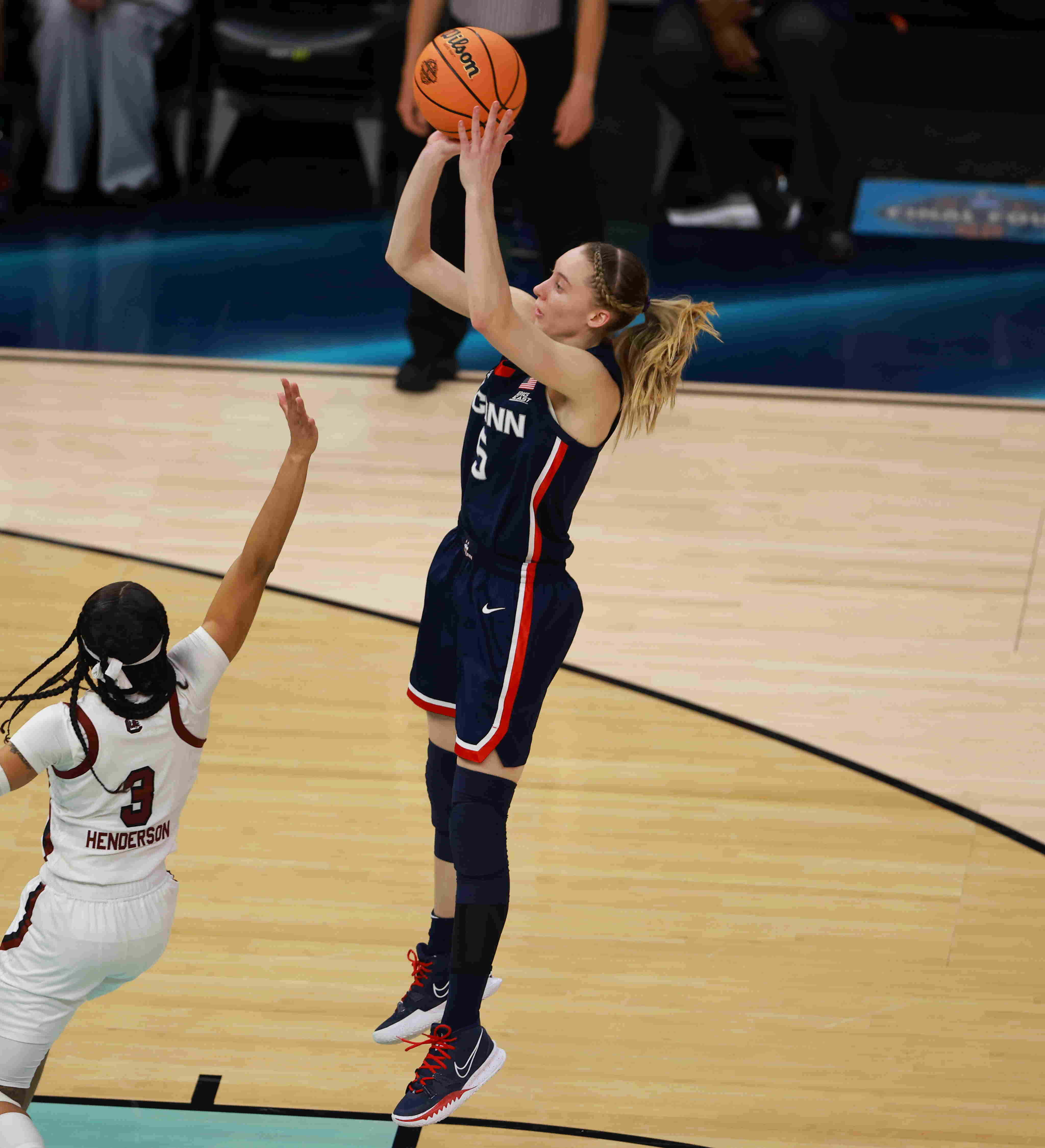 Paige Bueckers, navy blue UConn jersey, jump shot, 4K Phone Wallpaper