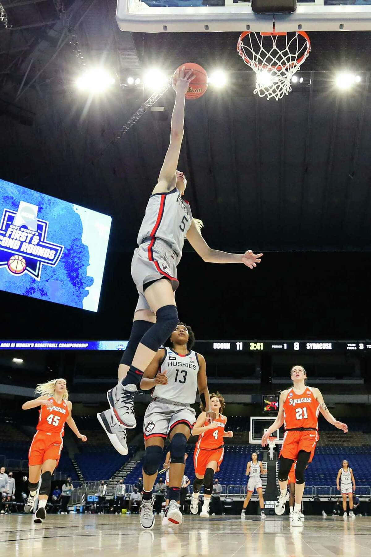 Paige Bueckers, gray jersey, orange jerseys, HD Phone Wallpaper