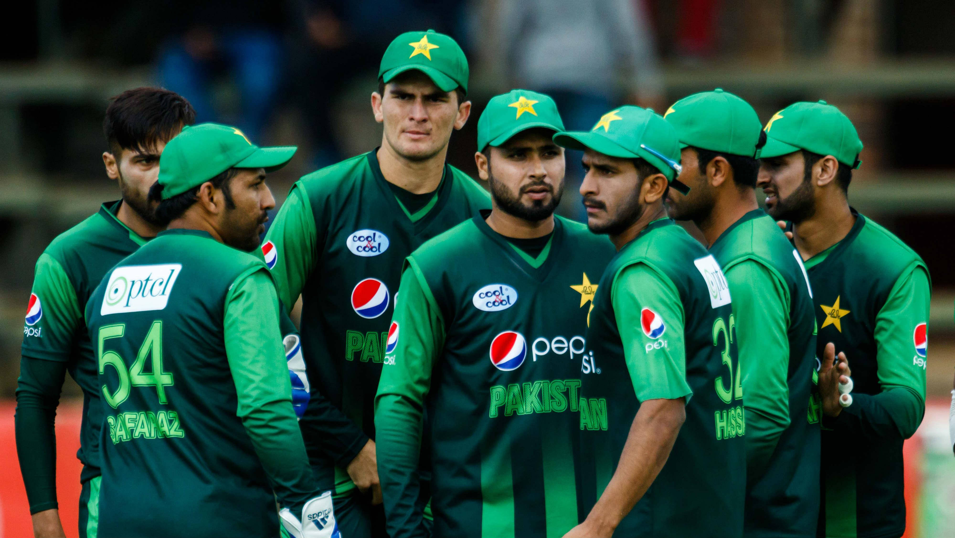 Pakistan Cricket, green uniforms, field, 4K Desktop Wallpaper