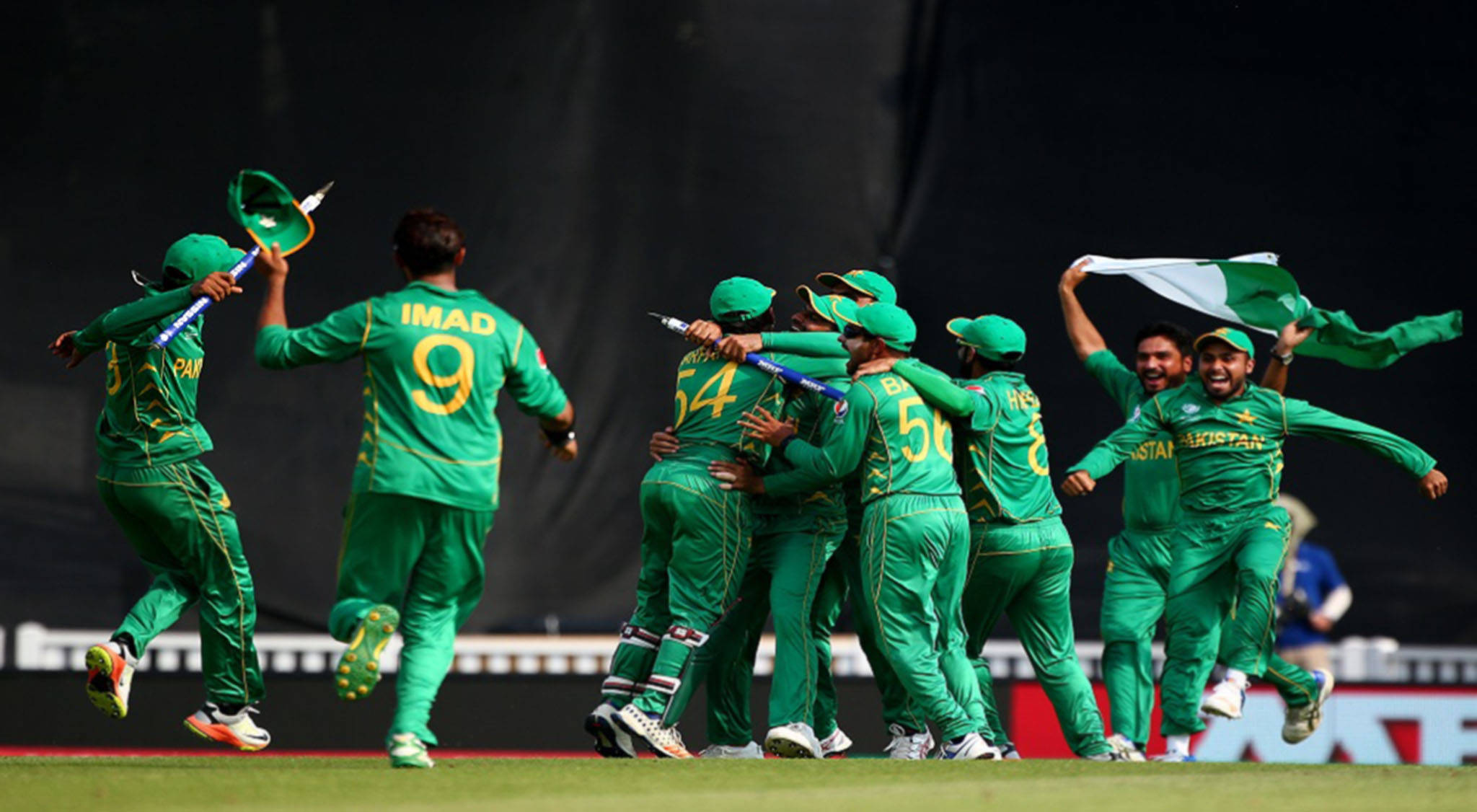Pakistan Cricket Team, green uniforms, grass field, Full HD Desktop Wallpaper