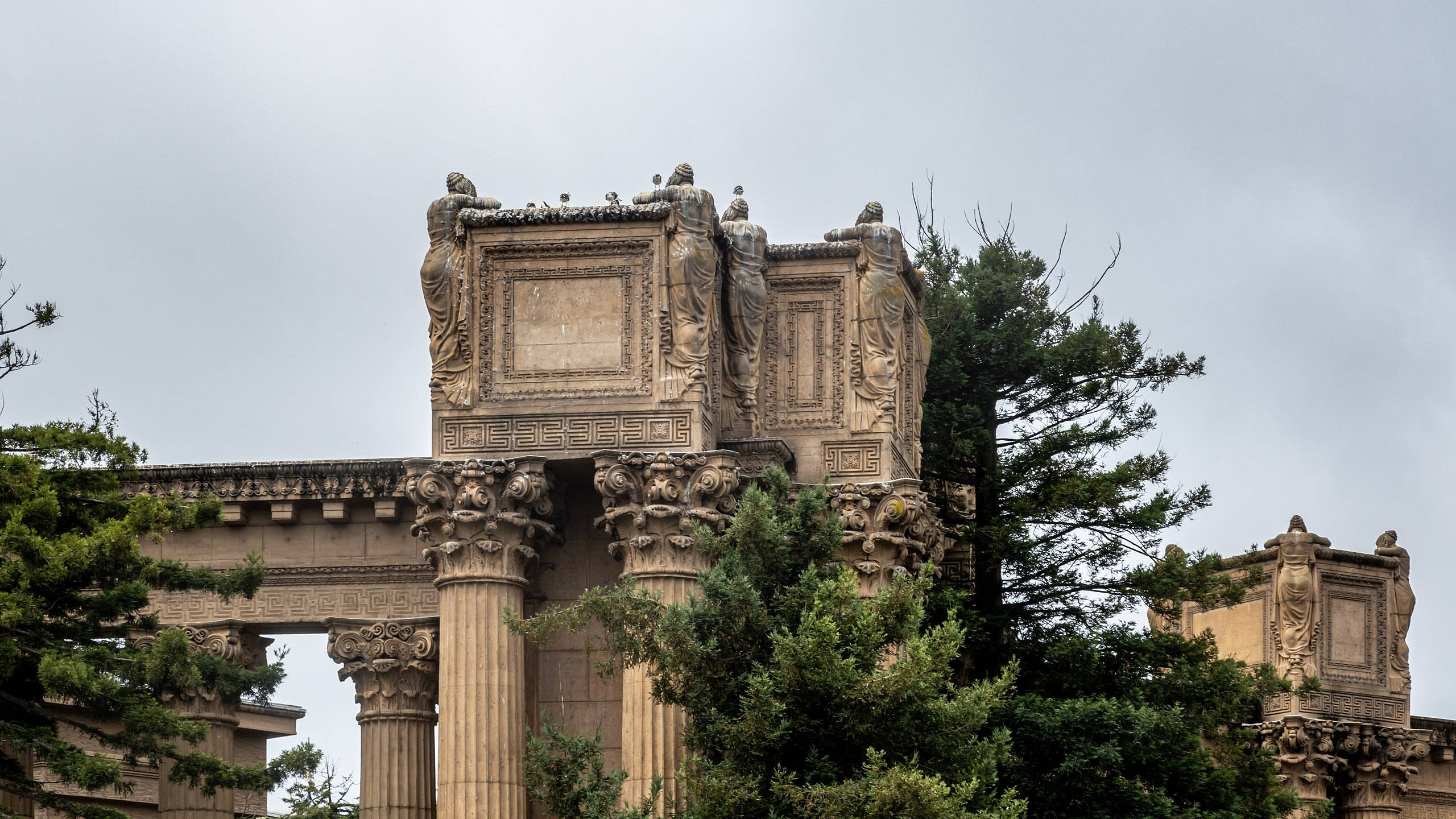 Palace Of Fine Arts, ancient stone temple, ornate columns, 2K Desktop Wallpaper