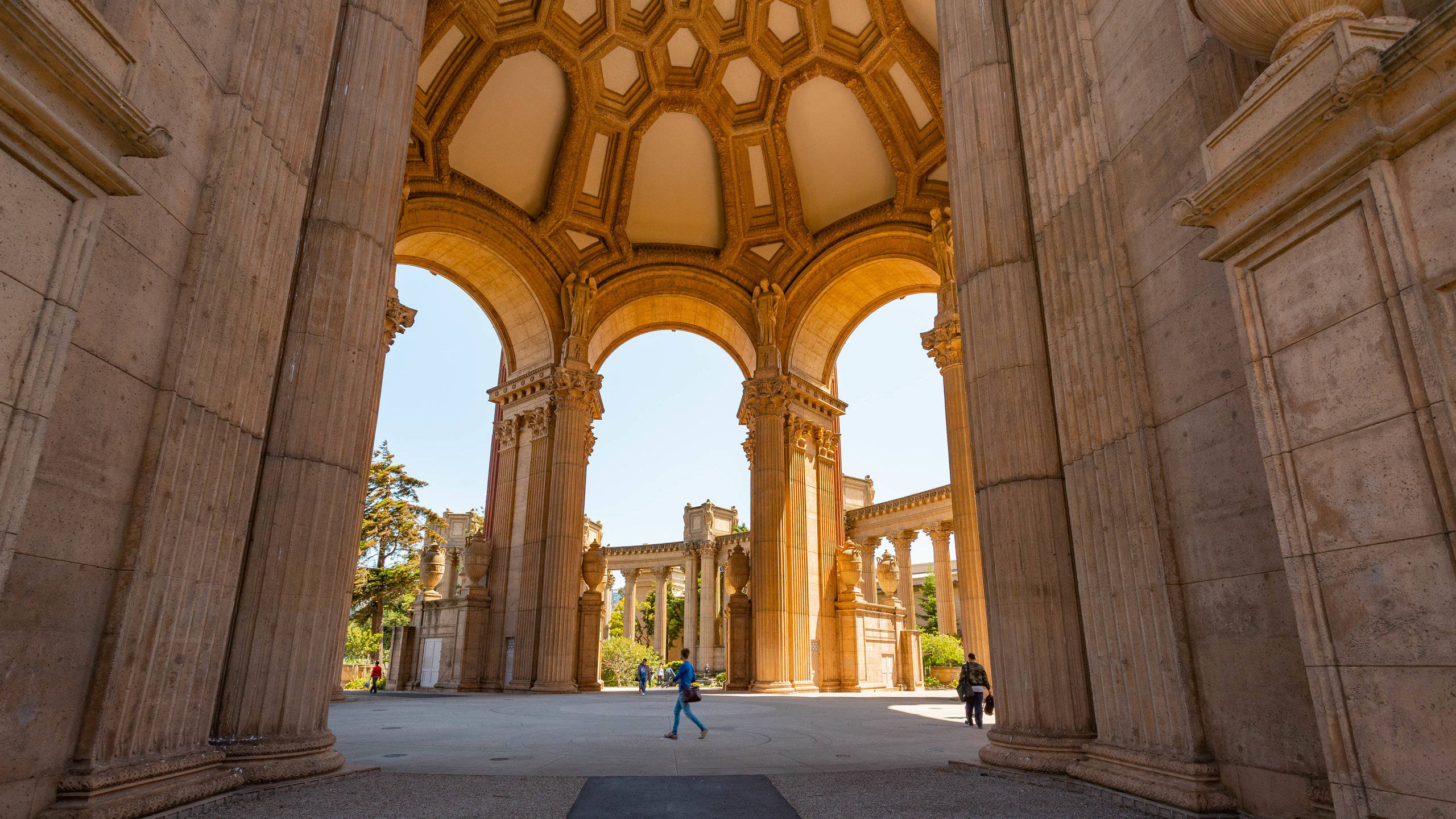 Palace of Fine Arts, stone arches, bright blue sky, 2K Desktop Wallpaper