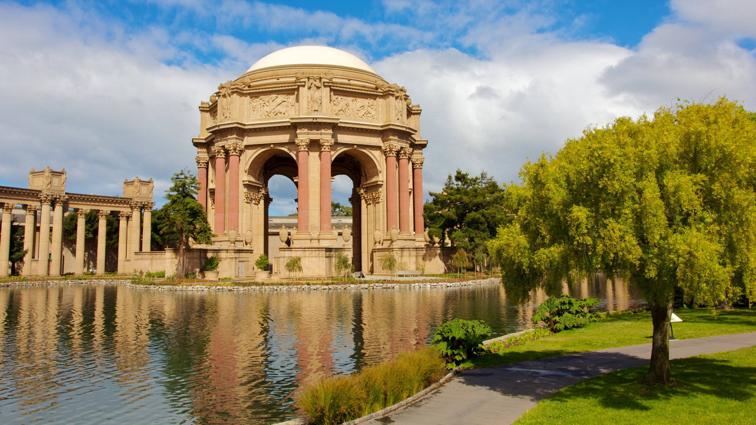 Palace Of Fine Arts, pink columns, calm water, 2K Desktop Wallpaper