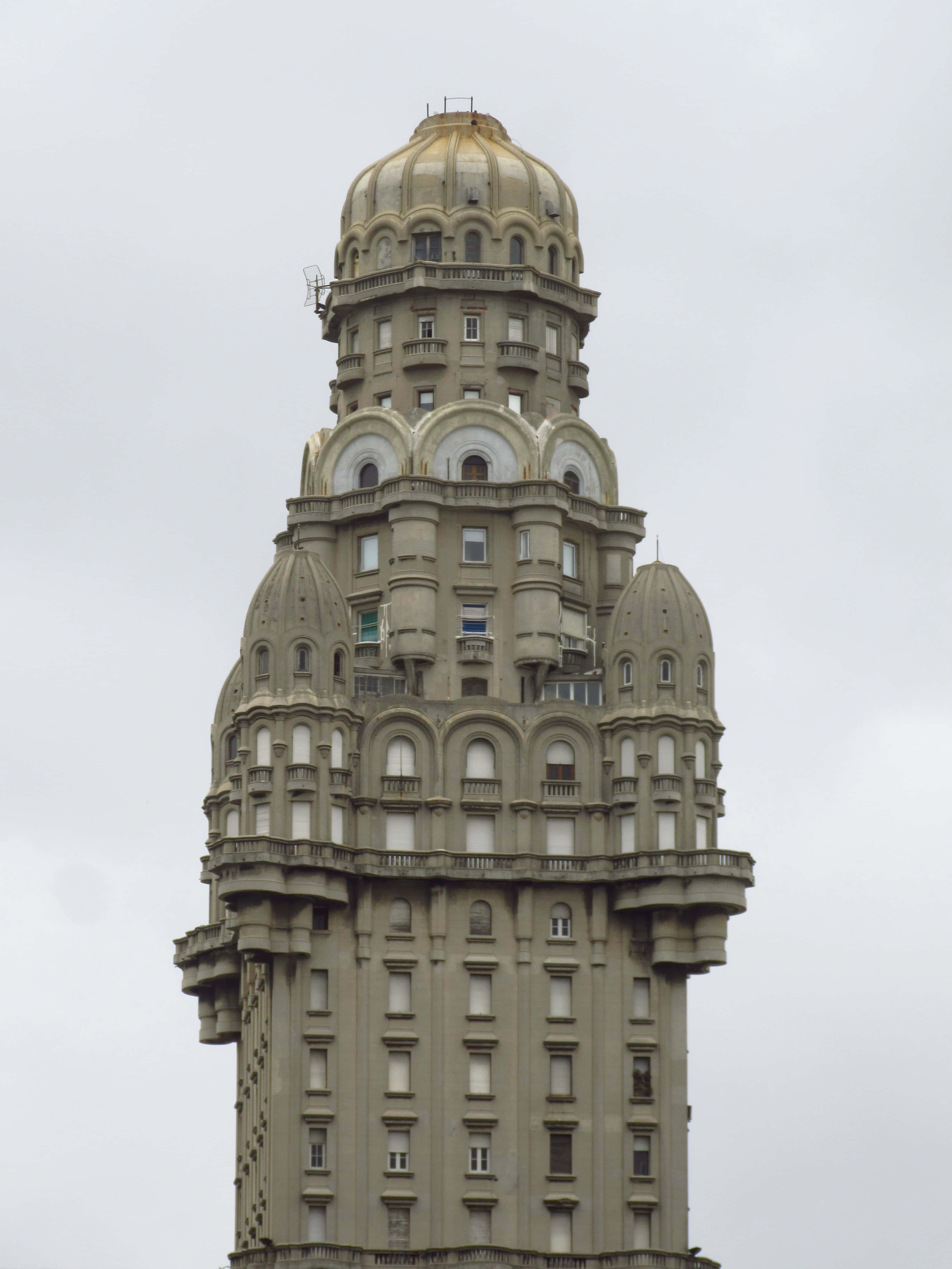 Palacio Salvo, domed turrets, balconies, 4K Phone Wallpaper