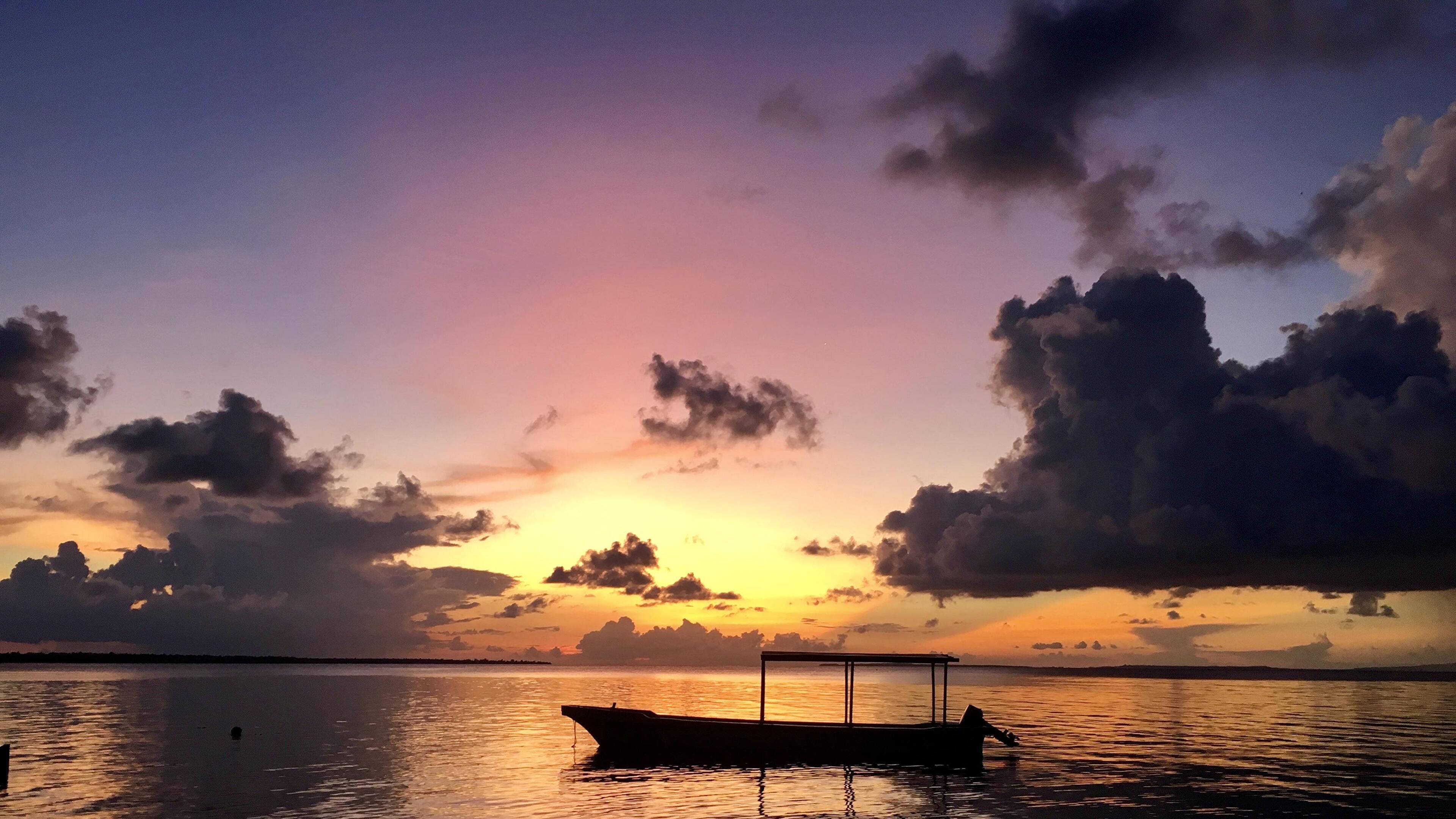 Palau, boat silhouette, vibrant sunset sky, 4K Desktop Wallpaper