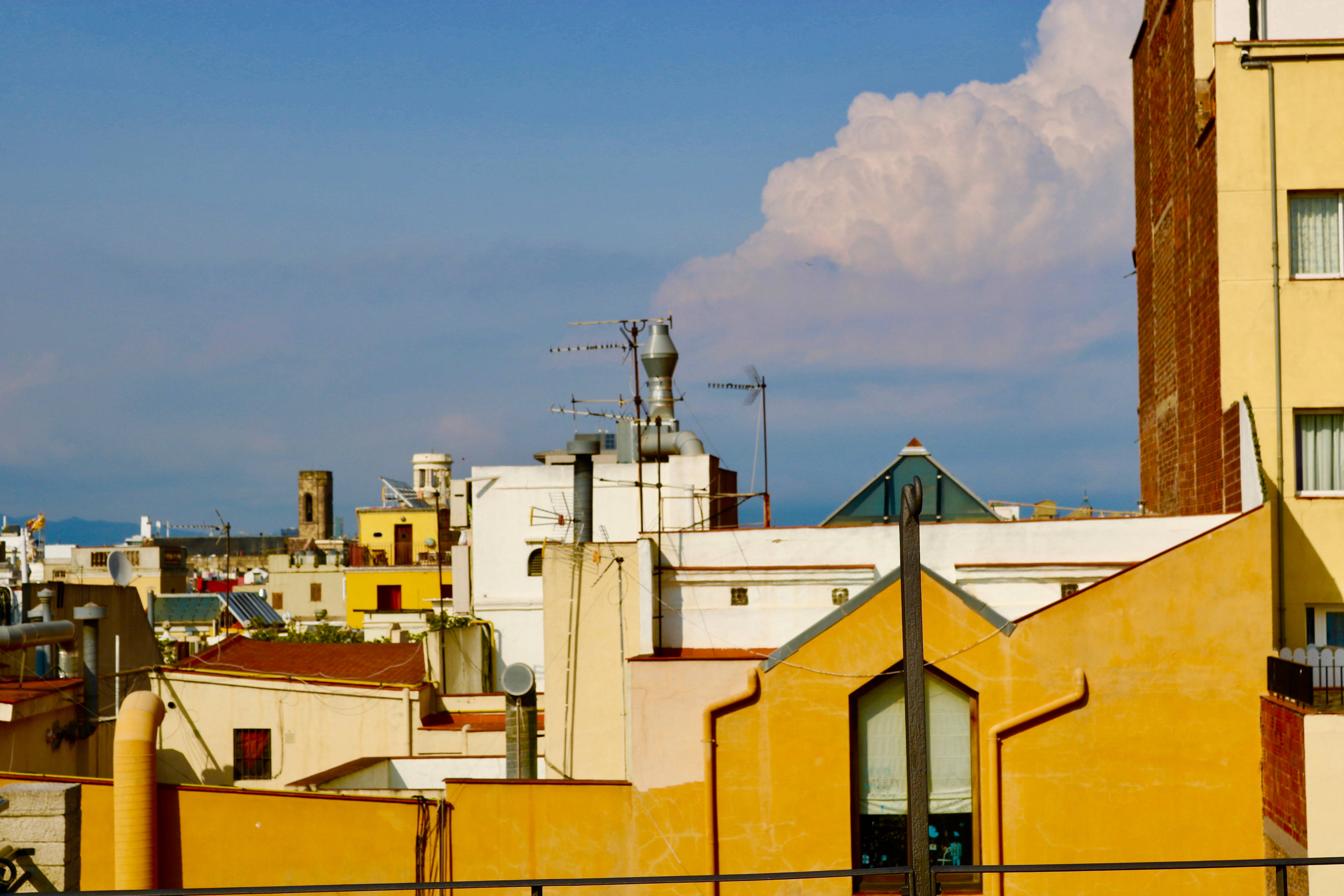Palau, yellow buildings, sunlit rooftop view, 4K Desktop Wallpaper