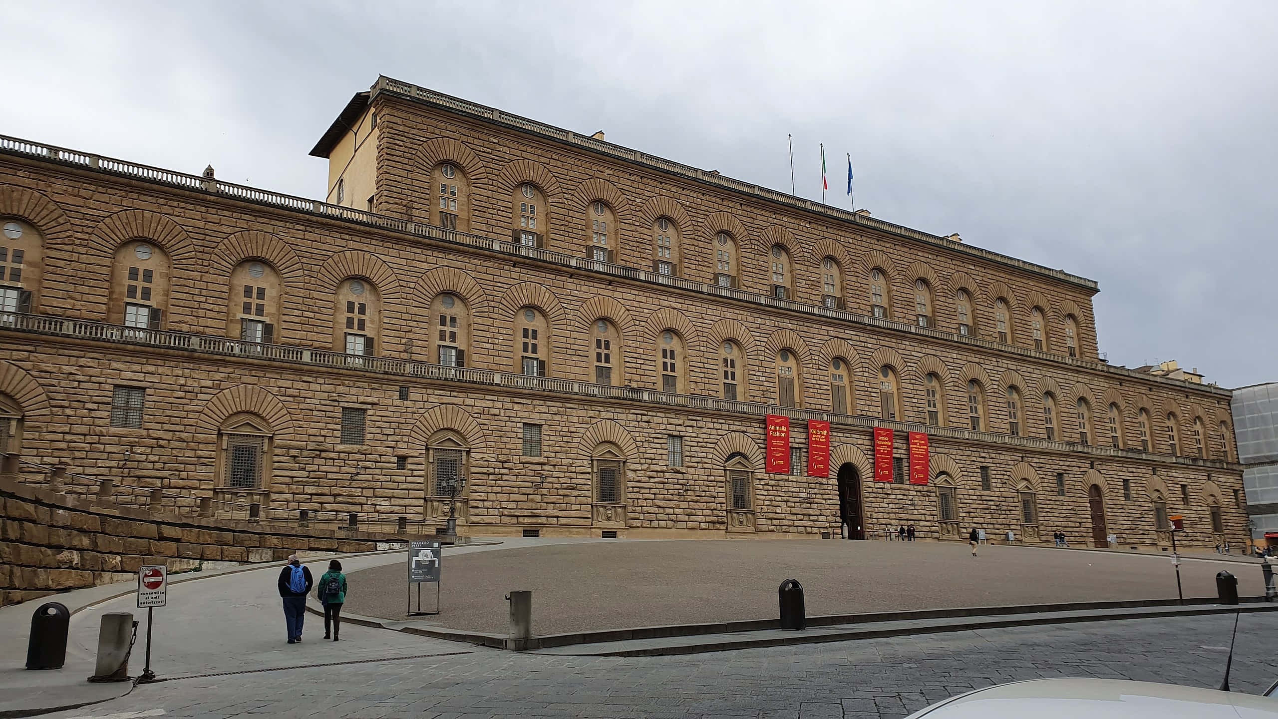 Palazzo Pitti, brick walls, arched windows, 2K Desktop Wallpaper