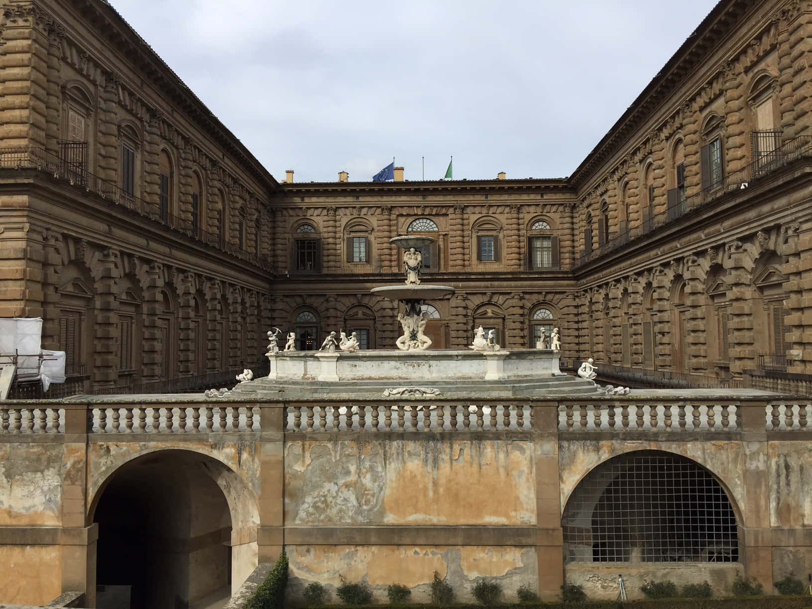 Palazzo Pitti, courtyard, stone fountain, HD Desktop Wallpaper
