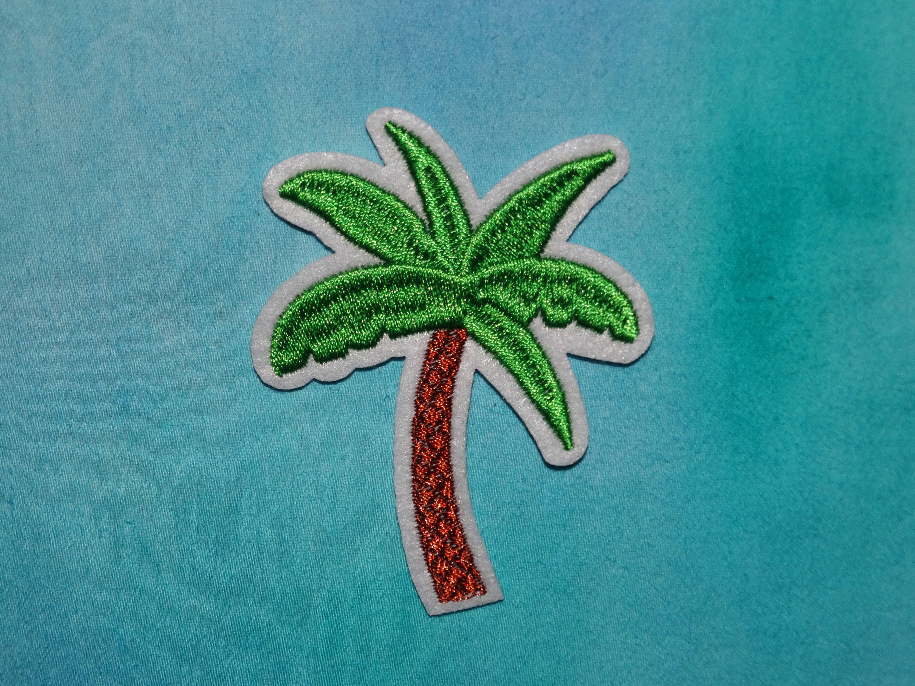 teal, coconut tree, embroidered patch, 2K Desktop Wallpaper