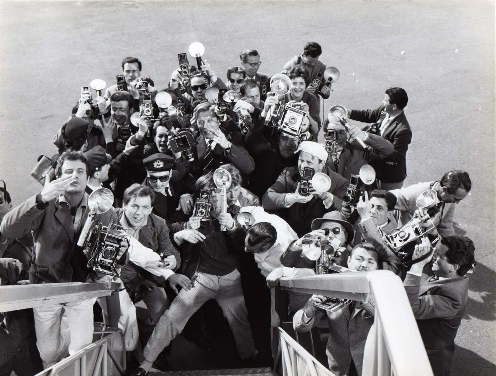 Paparazzi, vintage photographers, flashbulbs, HD Desktop Wallpaper