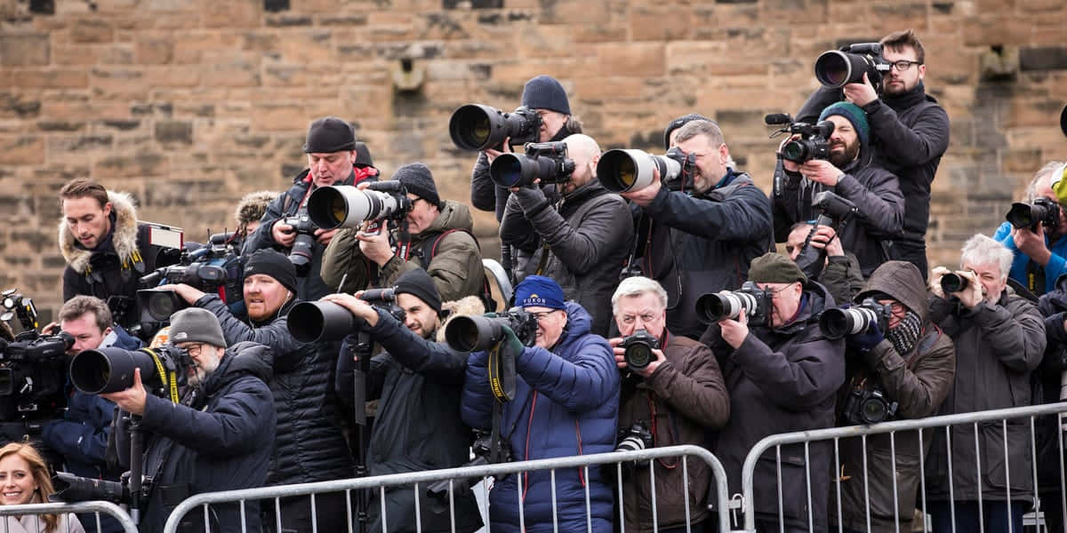 Paparazzi, telephoto lenses, historic stone wall, SD Desktop Wallpaper