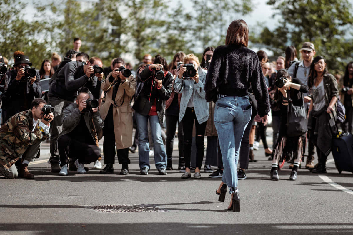 Paparazzi, woman, jeans, SD Desktop Wallpaper