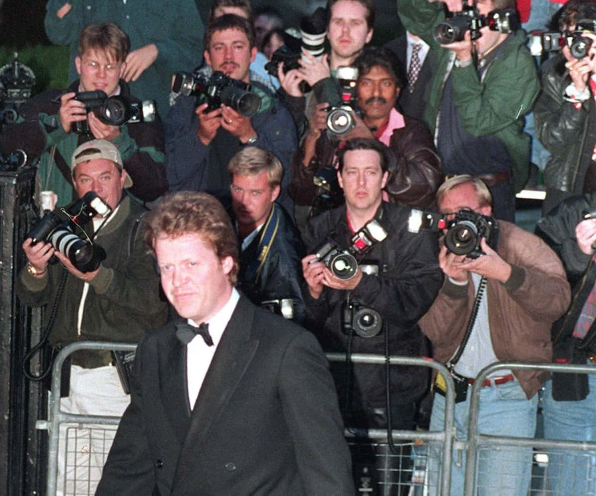 Paparazzi, black tuxedo, crowd of photographers, SD Desktop Wallpaper
