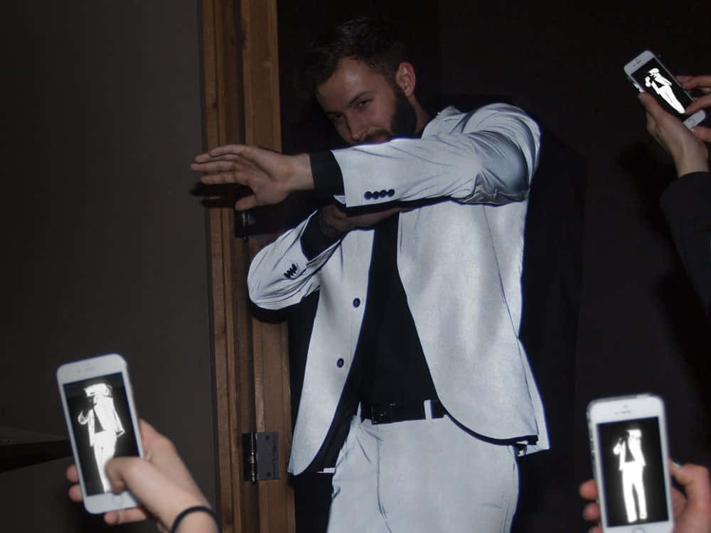 Paparazzi Man, silver suit, fans, SD Desktop Wallpaper