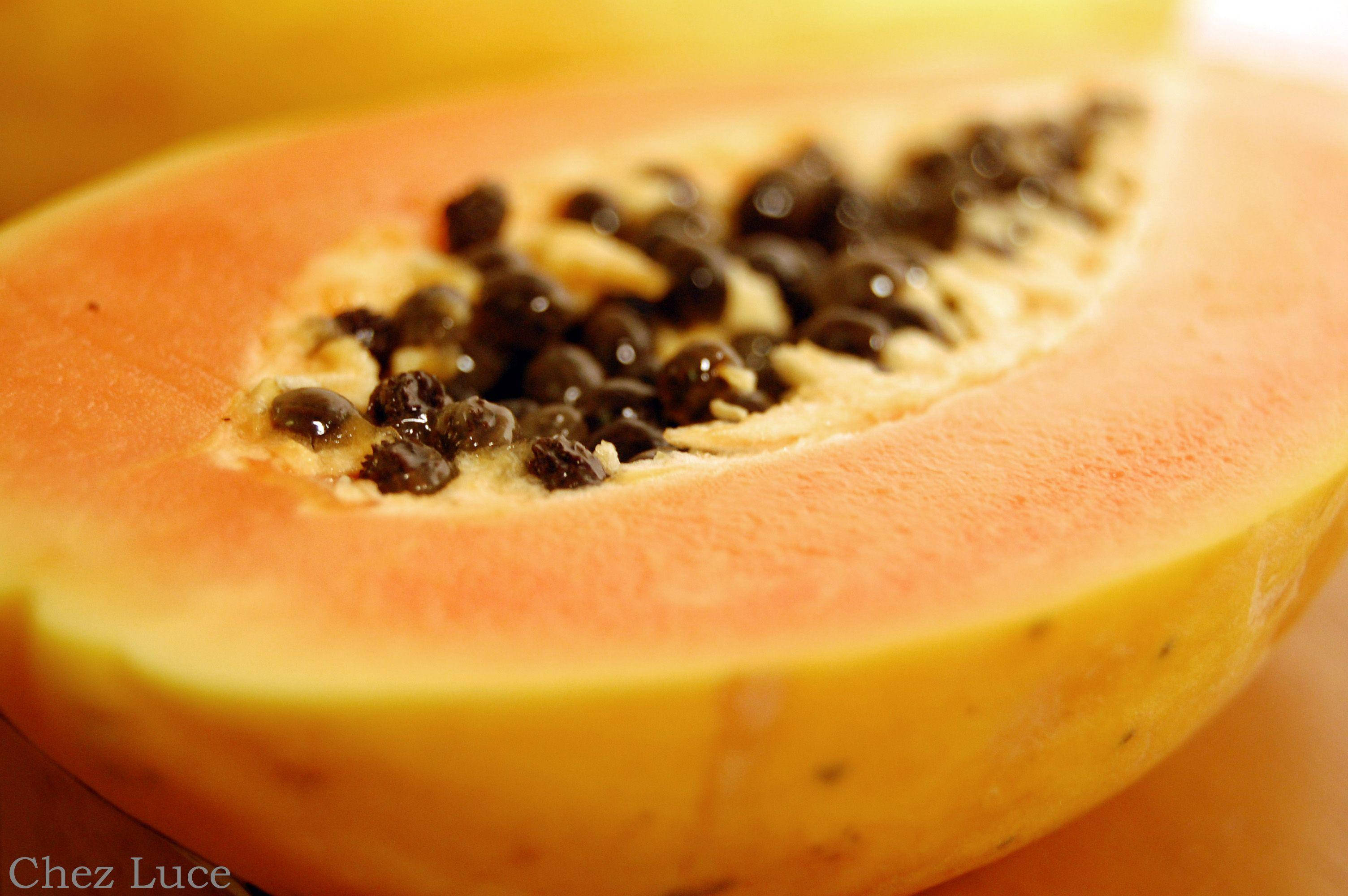 papaya, orange flesh, dark seeds, 2K Desktop Wallpaper