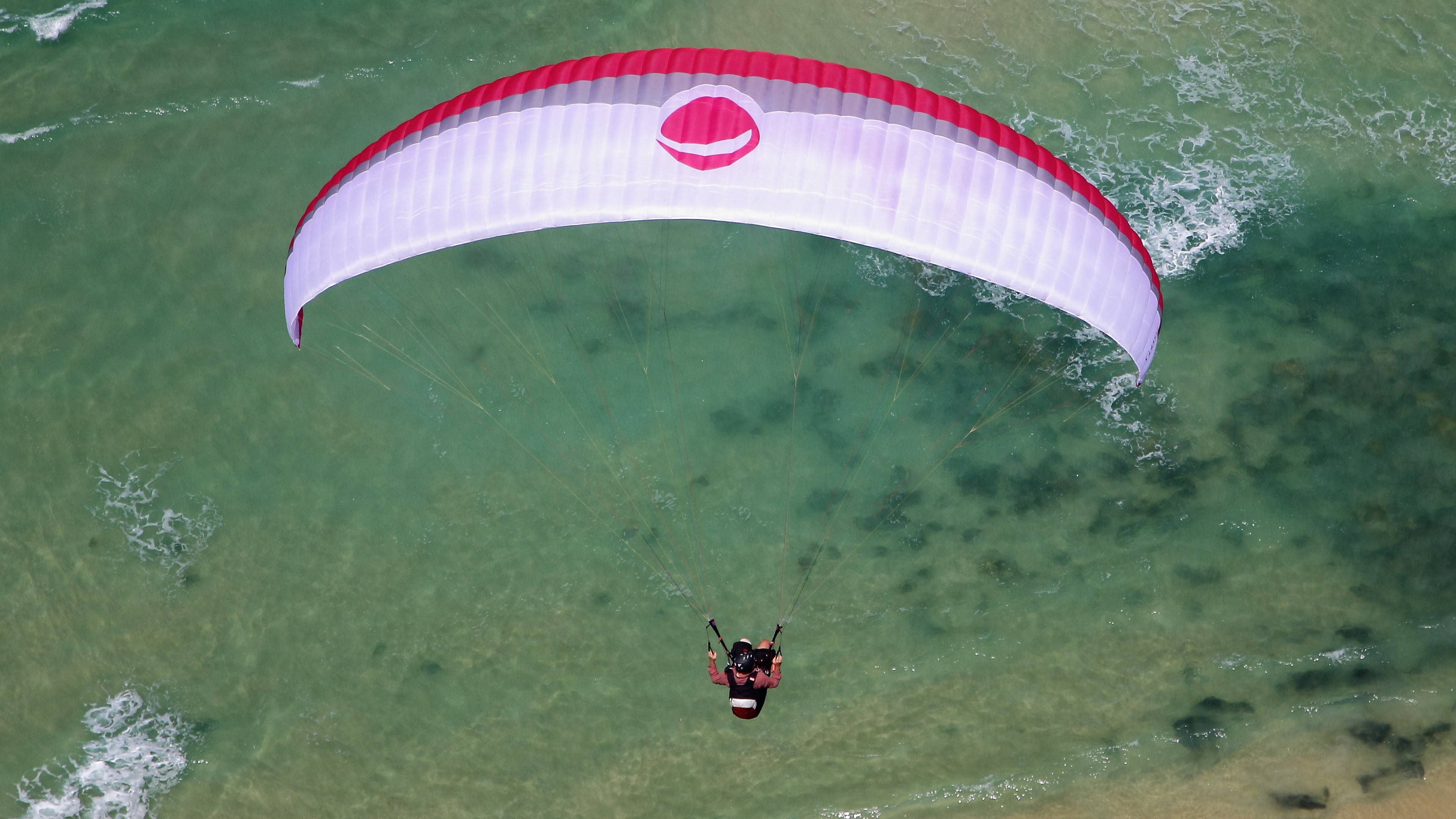 paragliding, red and white canopy, turquoise ocean waters, 4K Desktop Wallpaper