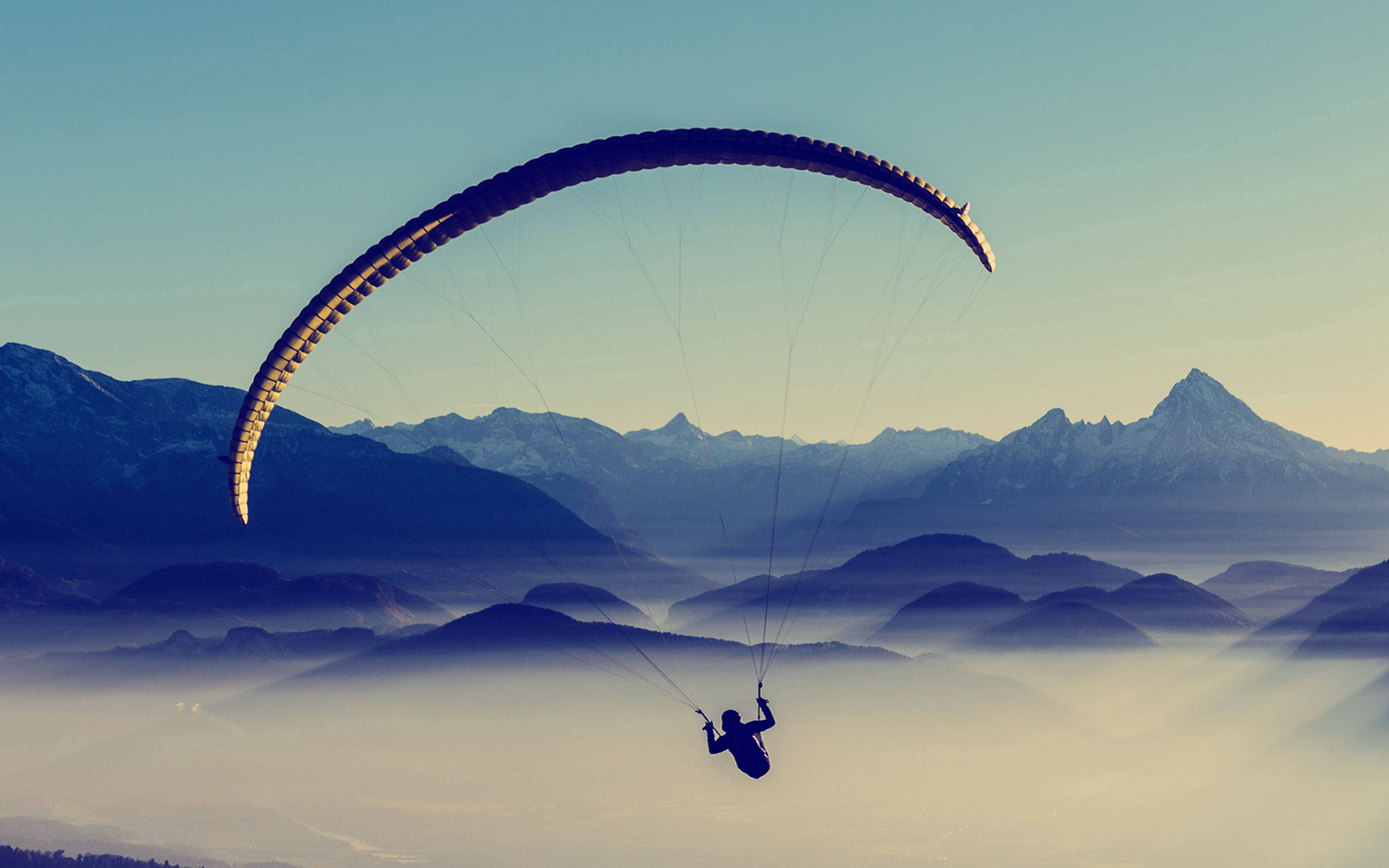 paragliding, cloud-covered mountains, sea of mist, 2K Desktop Wallpaper