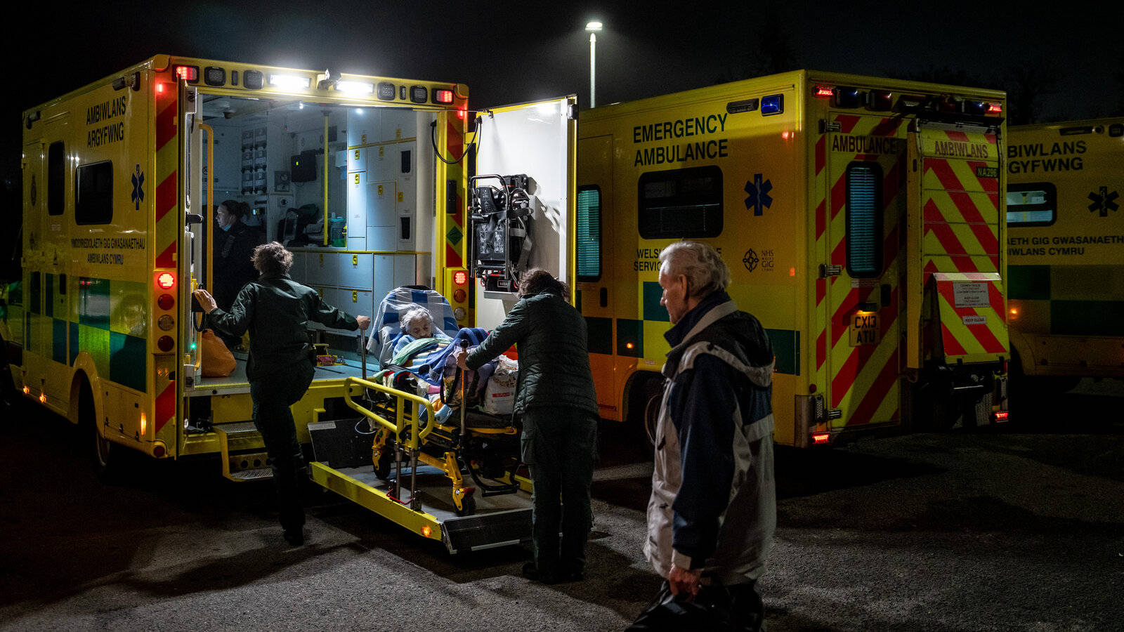 Paramedic Team, stretcher, ambulance, HD Desktop Wallpaper