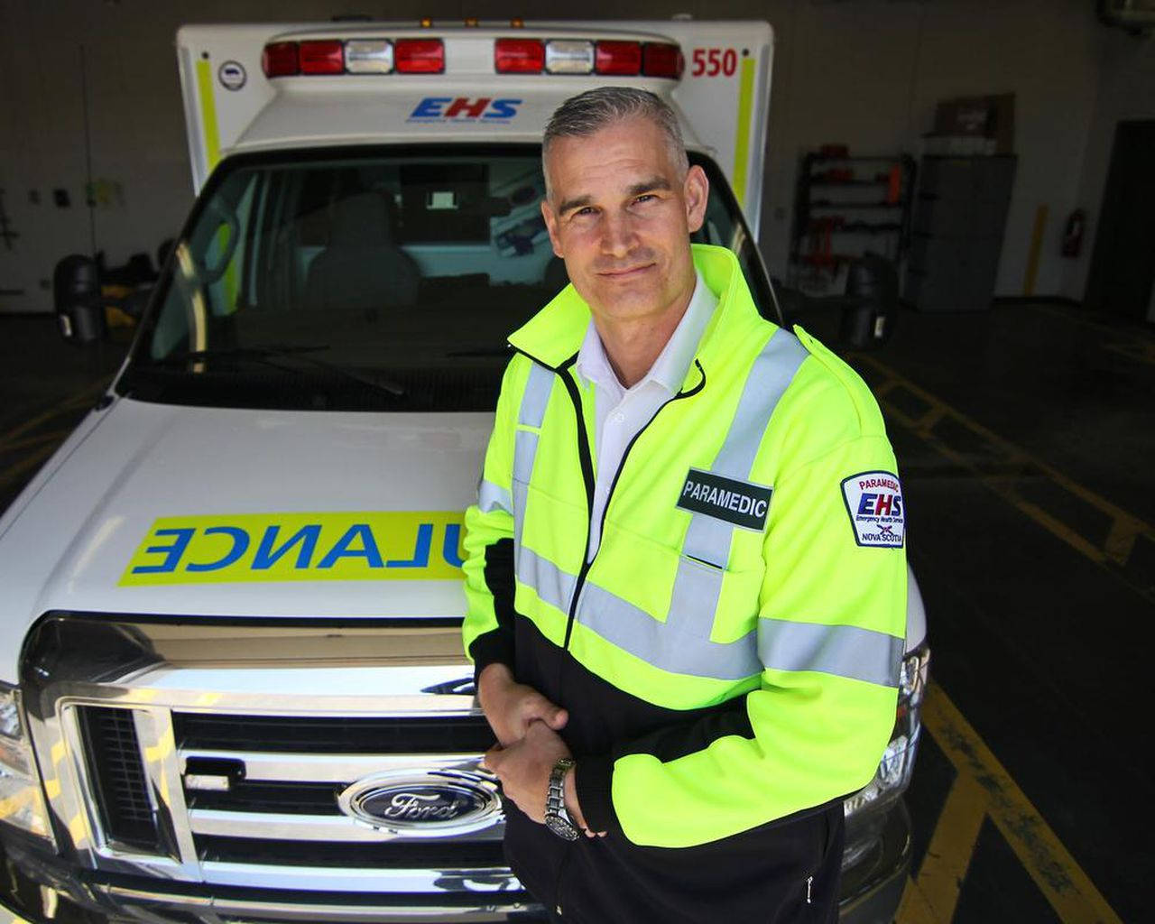 Paramedic Man, bright yellow jacket, white ambulance, HD Desktop Wallpaper