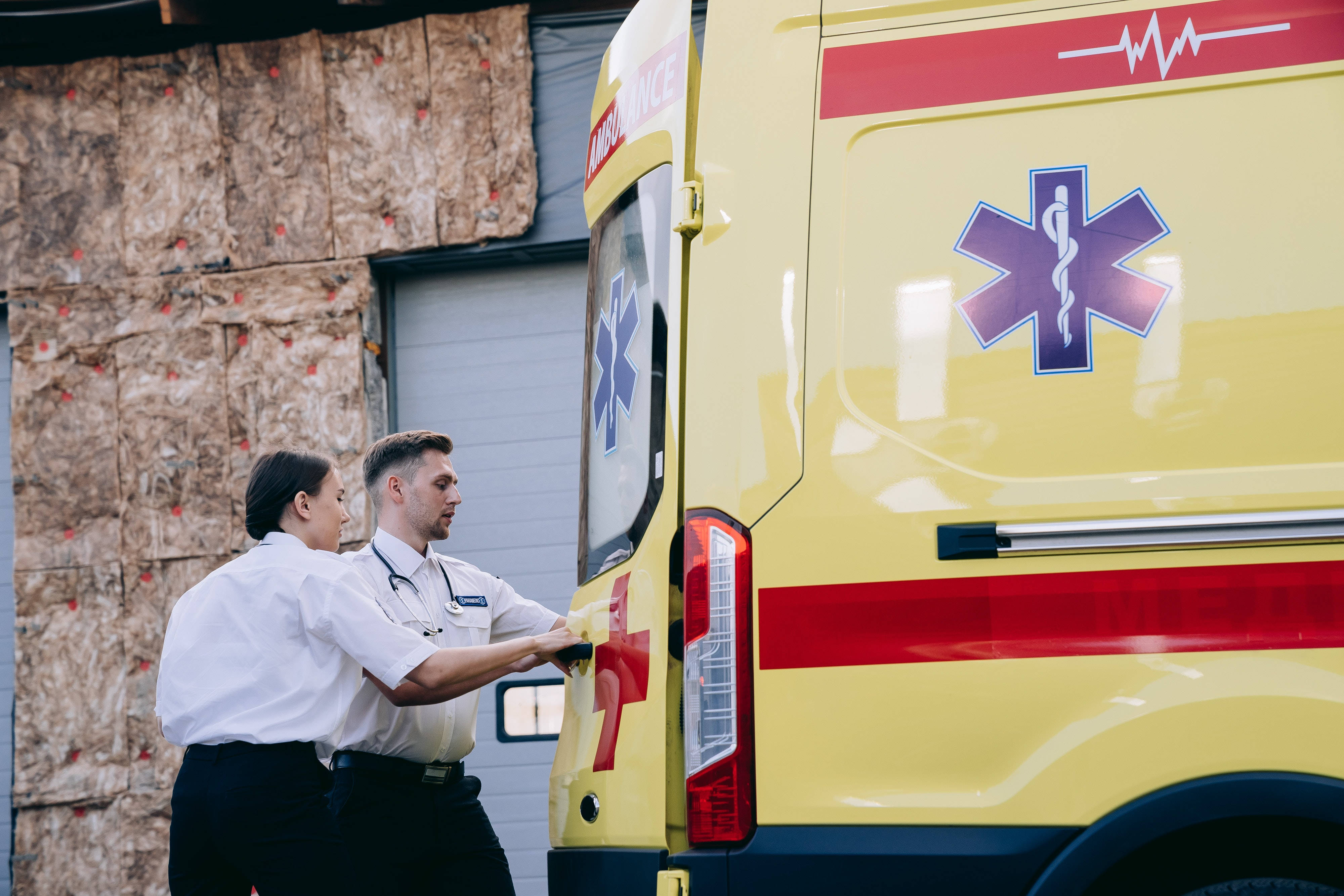 paramedic, white uniforms, yellow ambulance, 4K Desktop Wallpaper