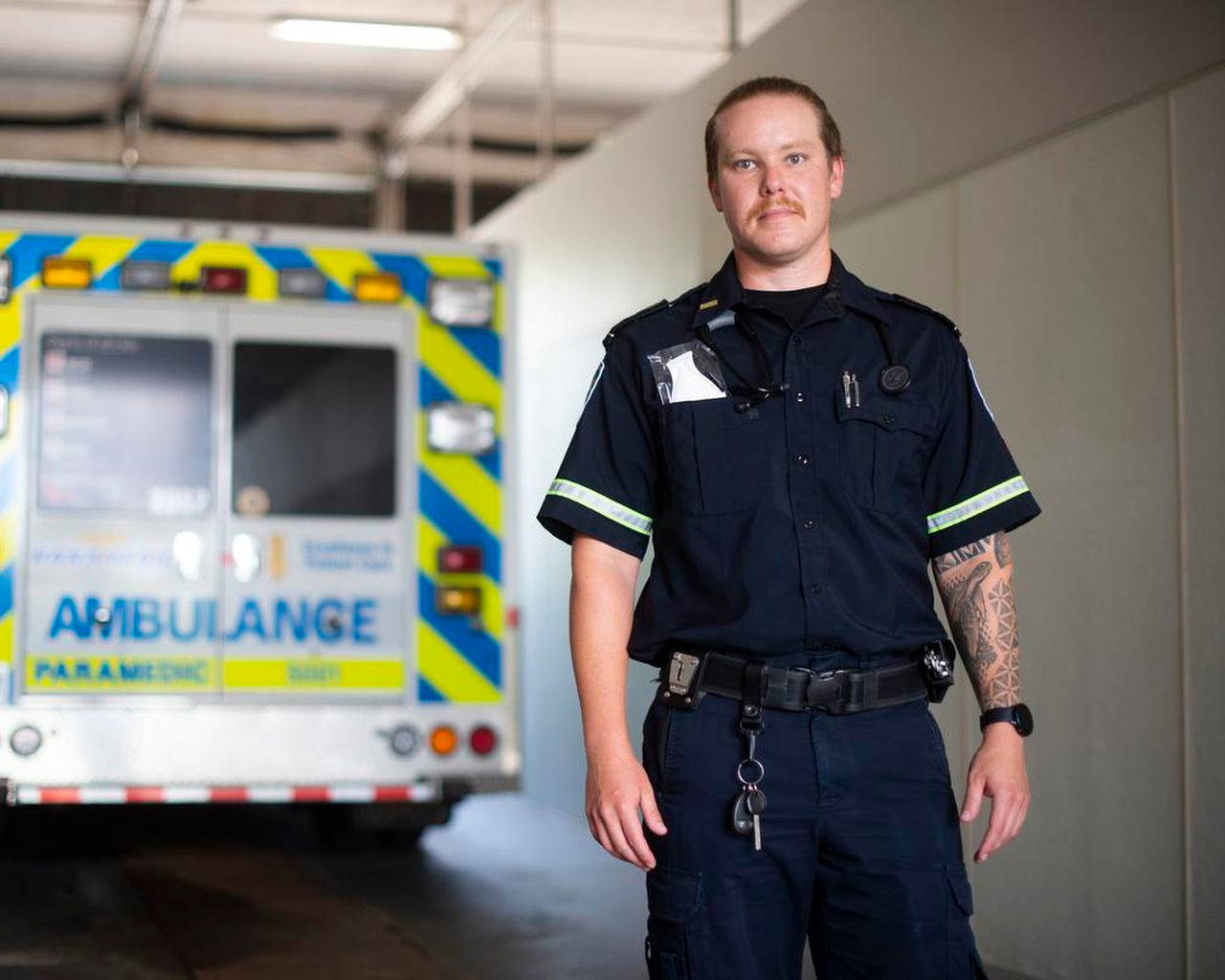 Paramedic, emergency ambulance, yellow and blue ambulance, HD Desktop Wallpaper