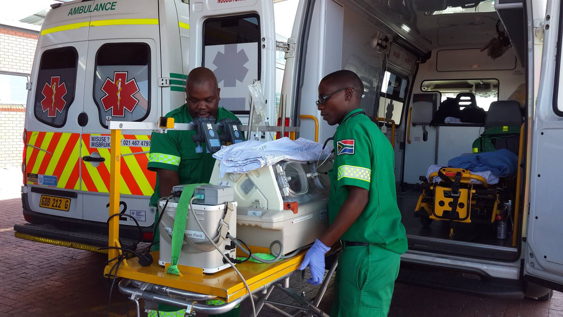 paramedic, green uniforms, medical stretcher, Full HD Desktop Wallpaper