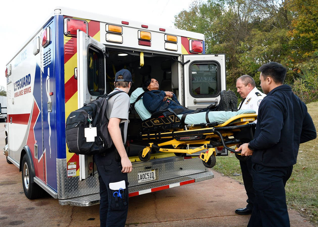 Paramedic, patient, stretcher, SD Desktop Wallpaper