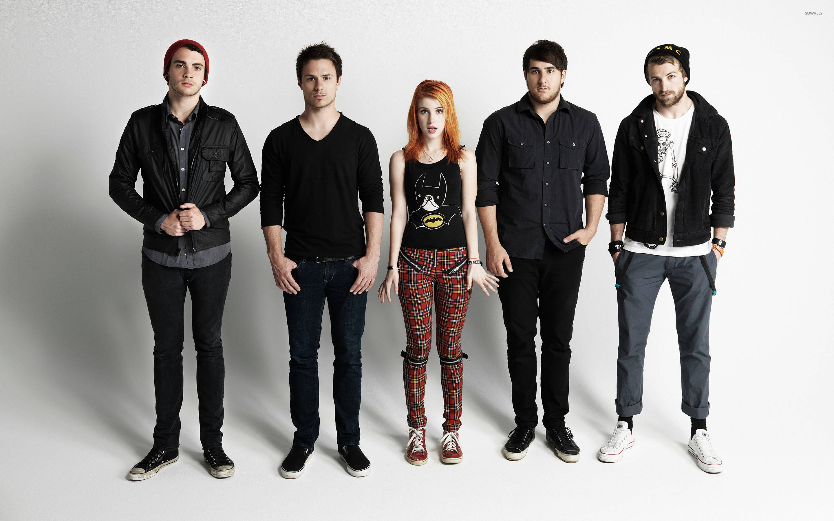 Paramore, white background, dark clothing, 2K Desktop Wallpaper