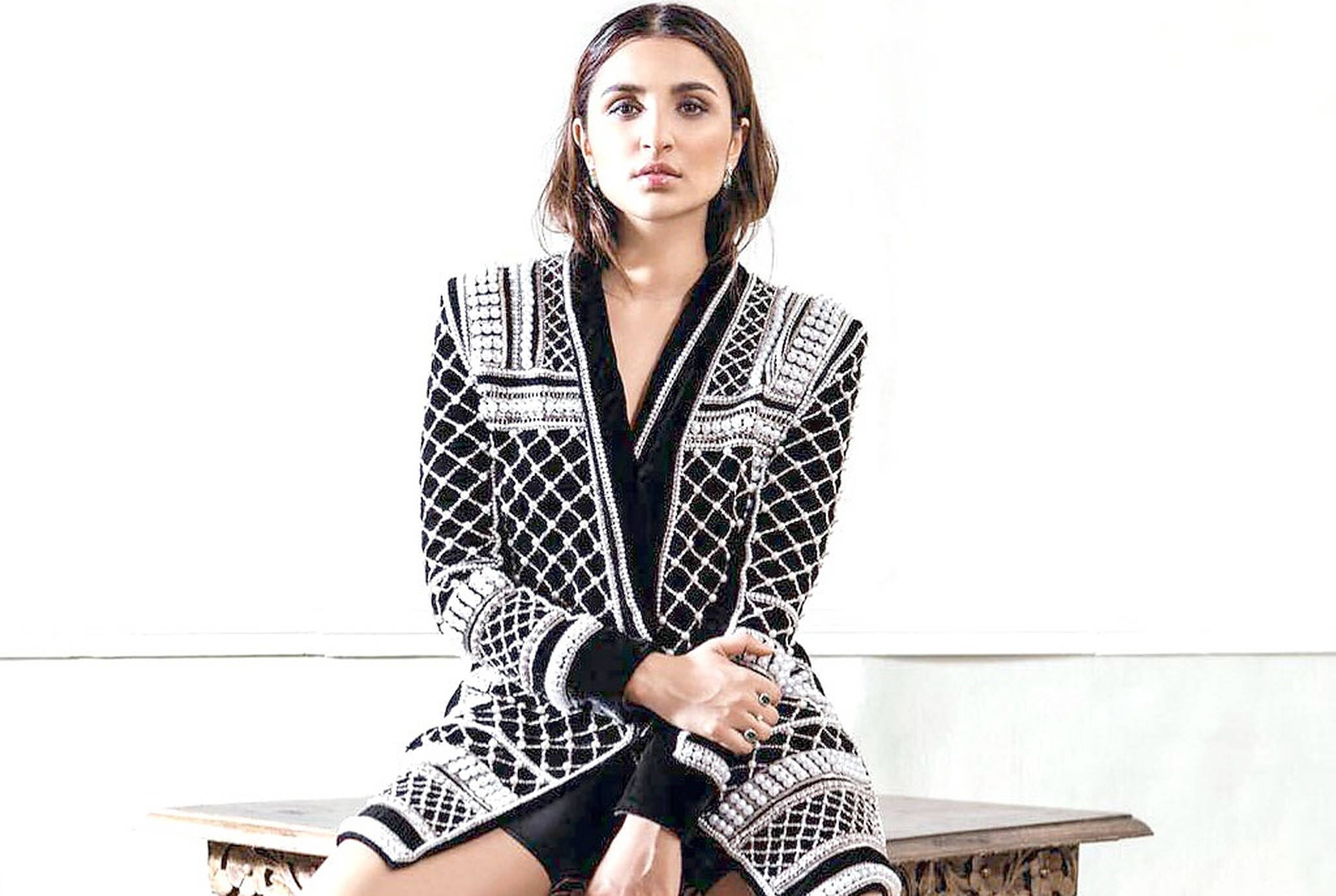 Parineeti Chopra, black and white patterned coat, wooden bench, Full HD Desktop Wallpaper