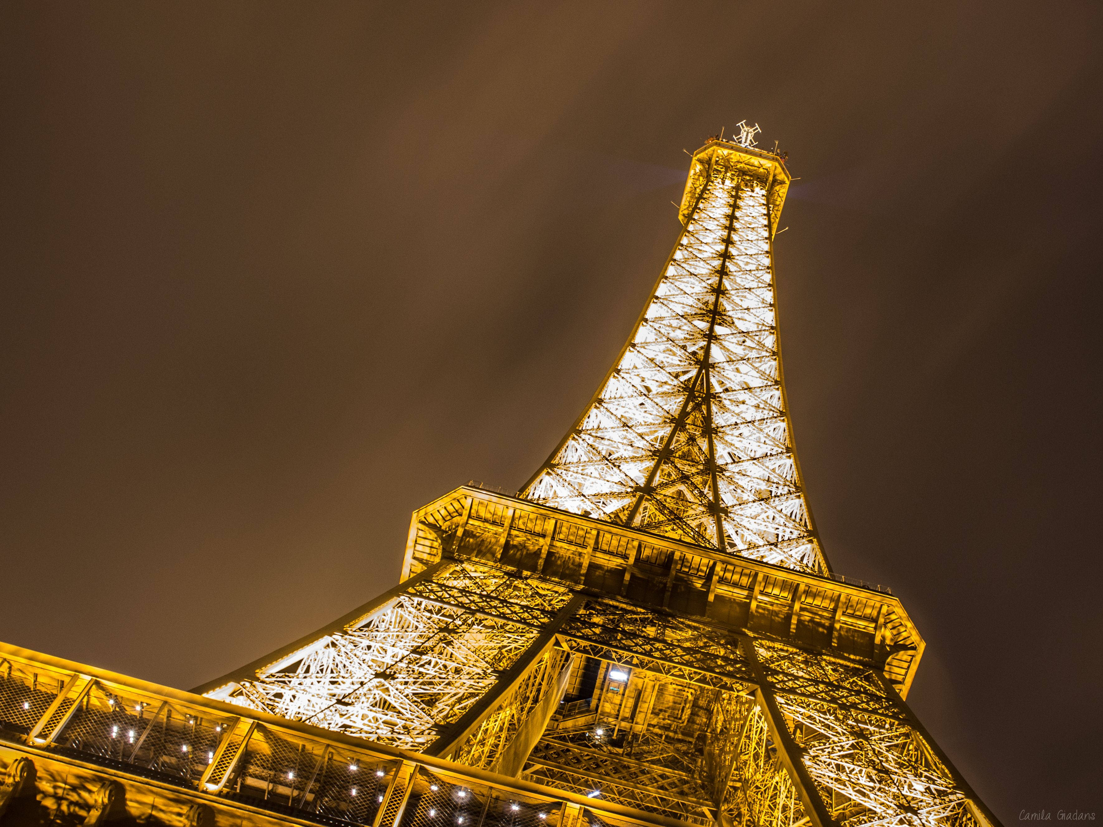 Paris Eiffel Tower, night, golden, 2K Desktop Wallpaper