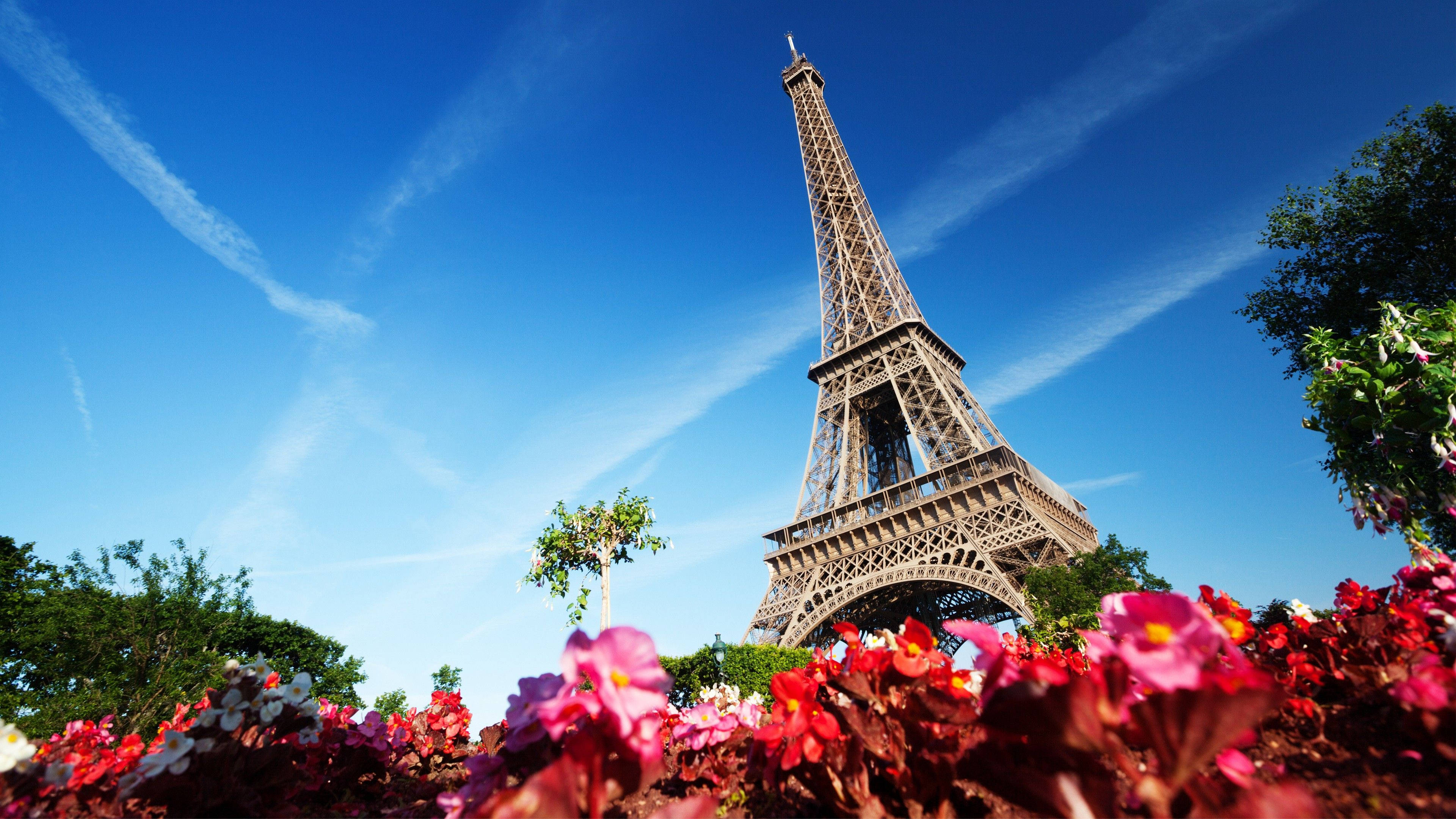 Eiffel Tower, Paris, clear blue sky, 4K Desktop Wallpaper