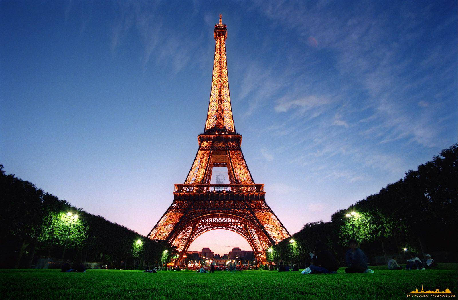 Paris Eiffel Tower, twilight sky, grass, HD Desktop Wallpaper