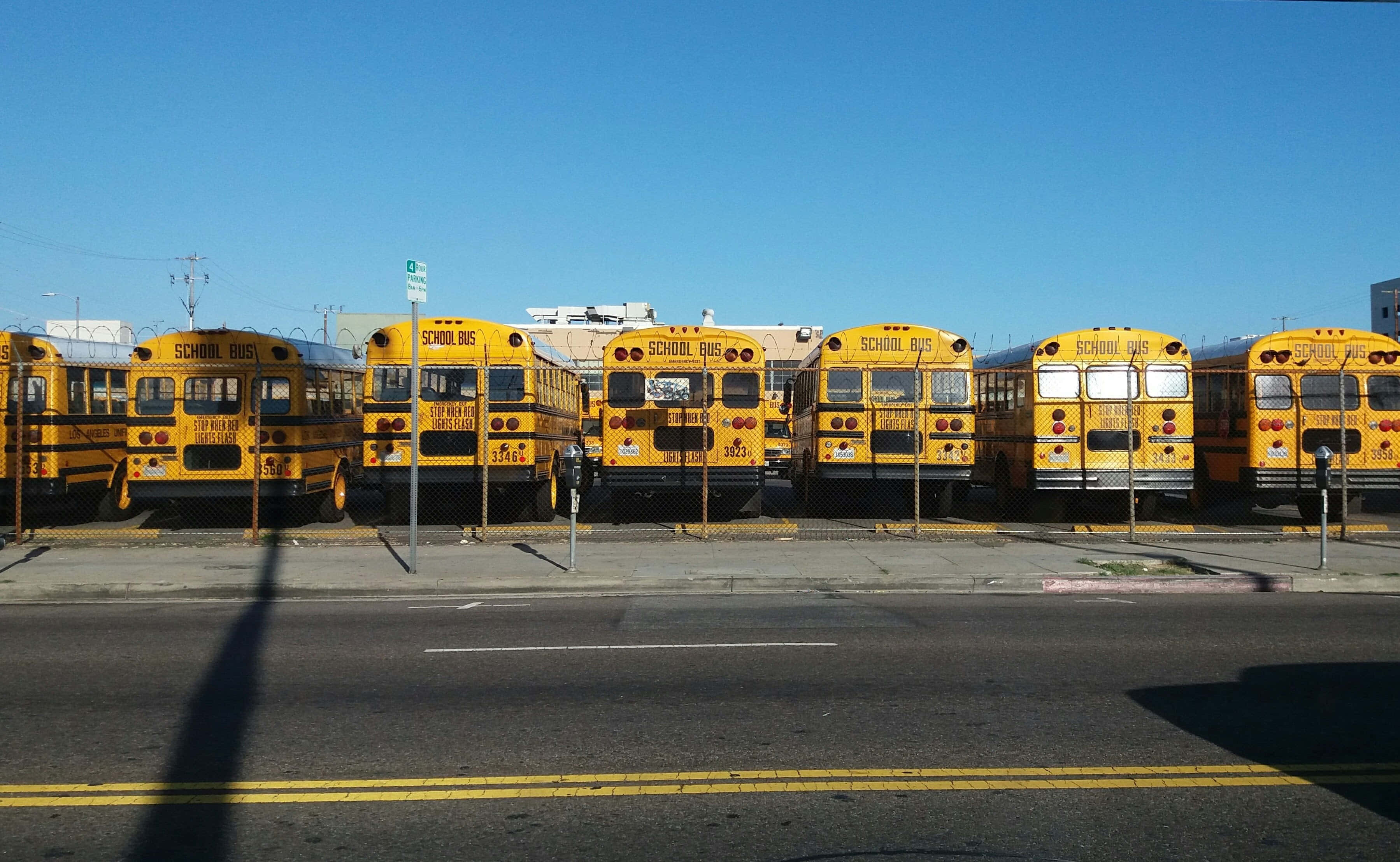 school bus, yellow, chain-link fence, 2K Desktop Wallpaper