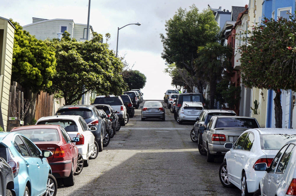 narrow urban street, parked cars, colorful houses, SD Desktop Wallpaper