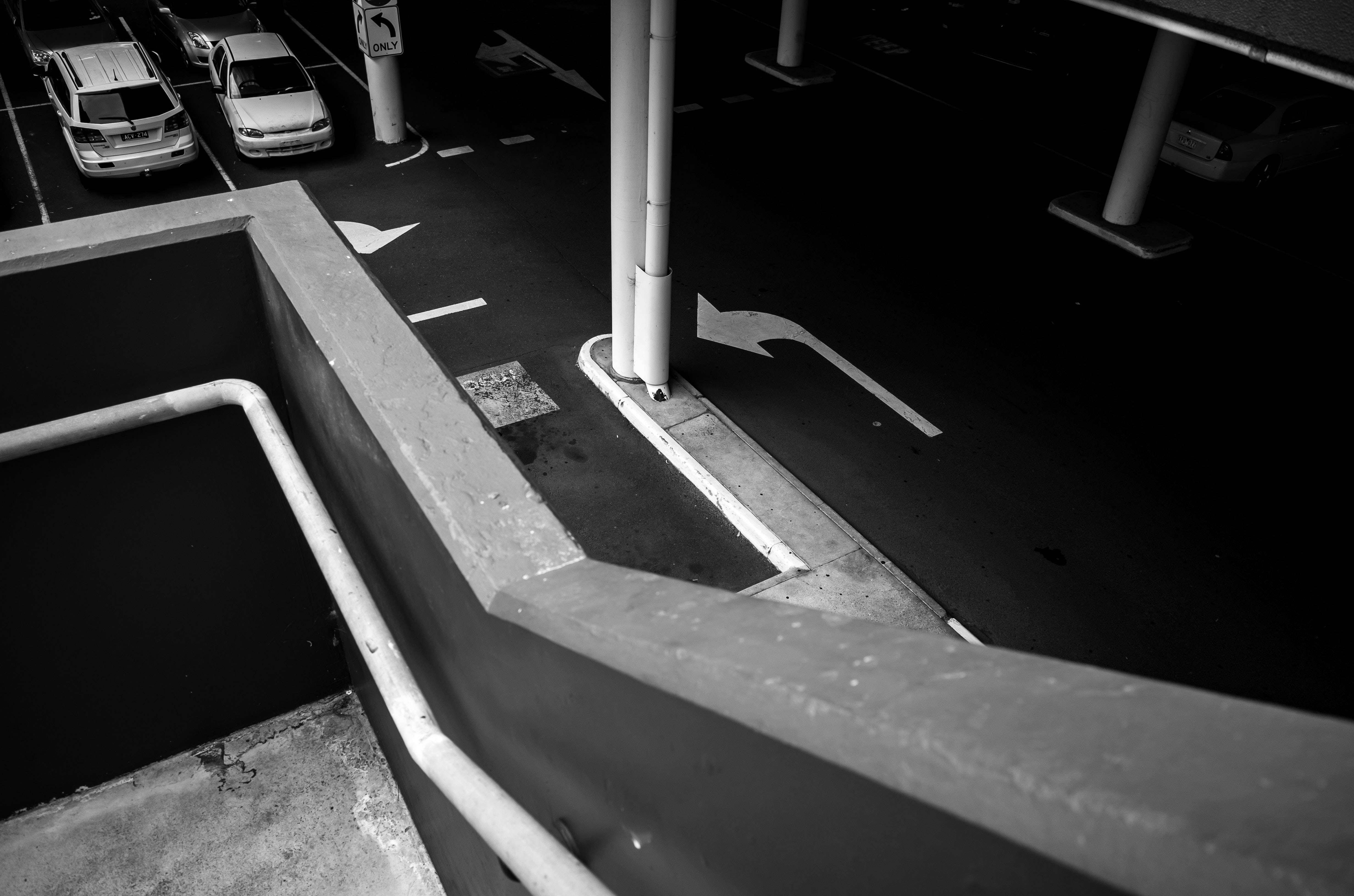 grayscale asphalt parking lot, concrete parking garage, cars, 4K Desktop Wallpaper
