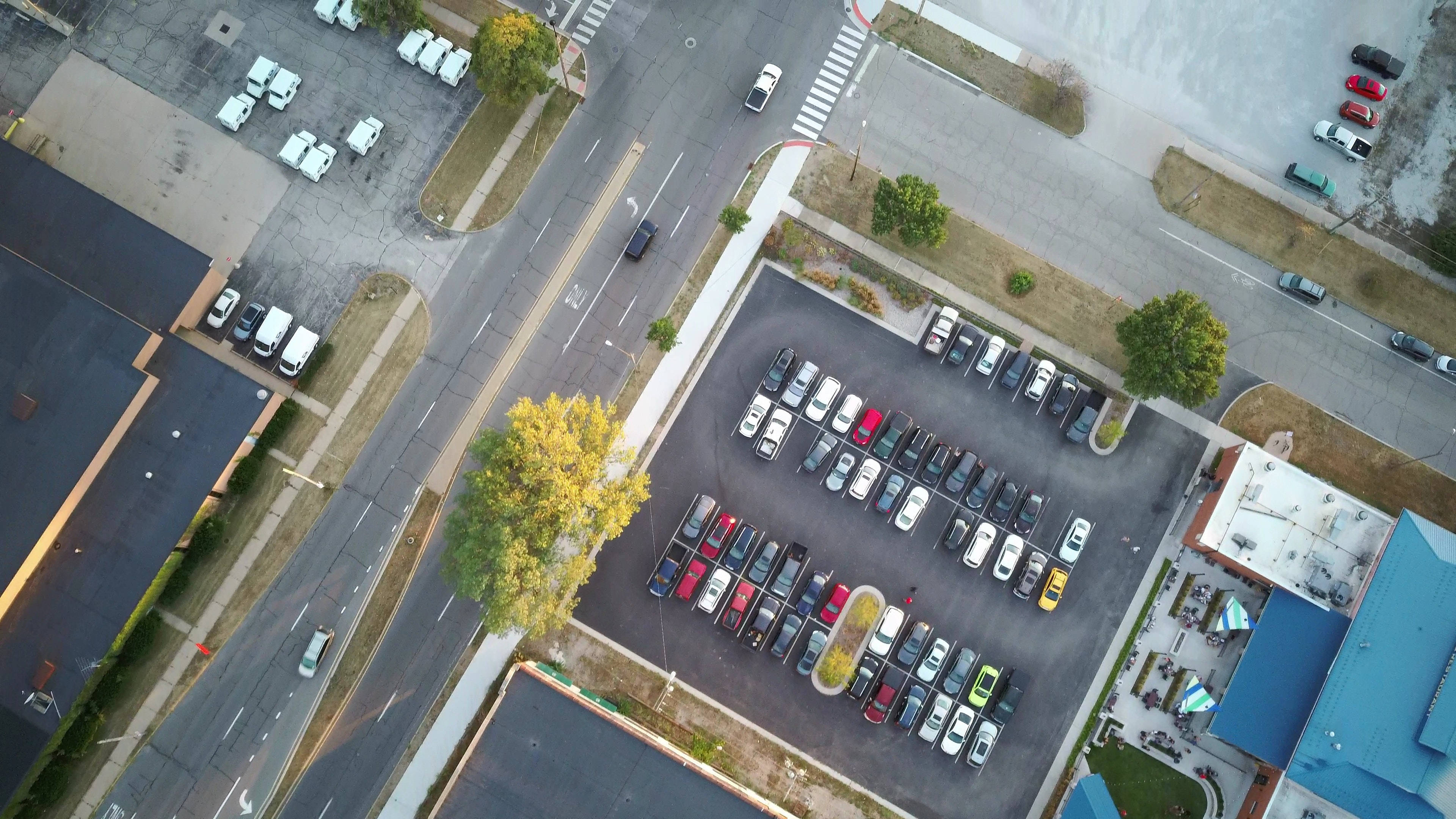 parking lot, street intersection, cars, 4K Desktop Wallpaper
