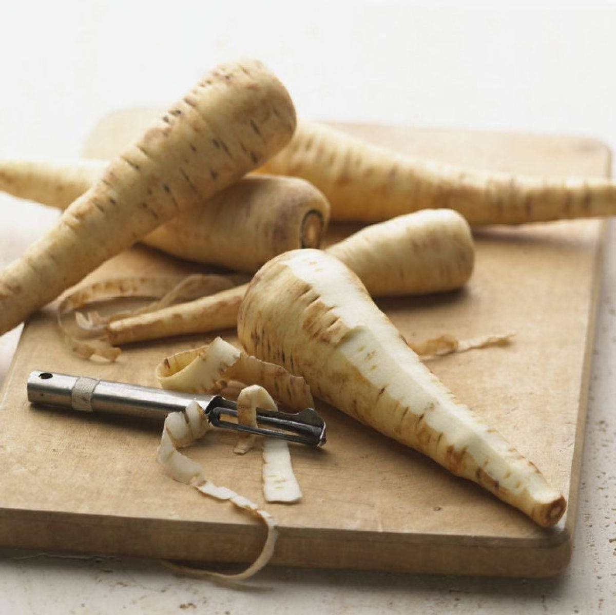 peeled parsnip, wooden cutting board, natural light, SD Desktop Wallpaper
