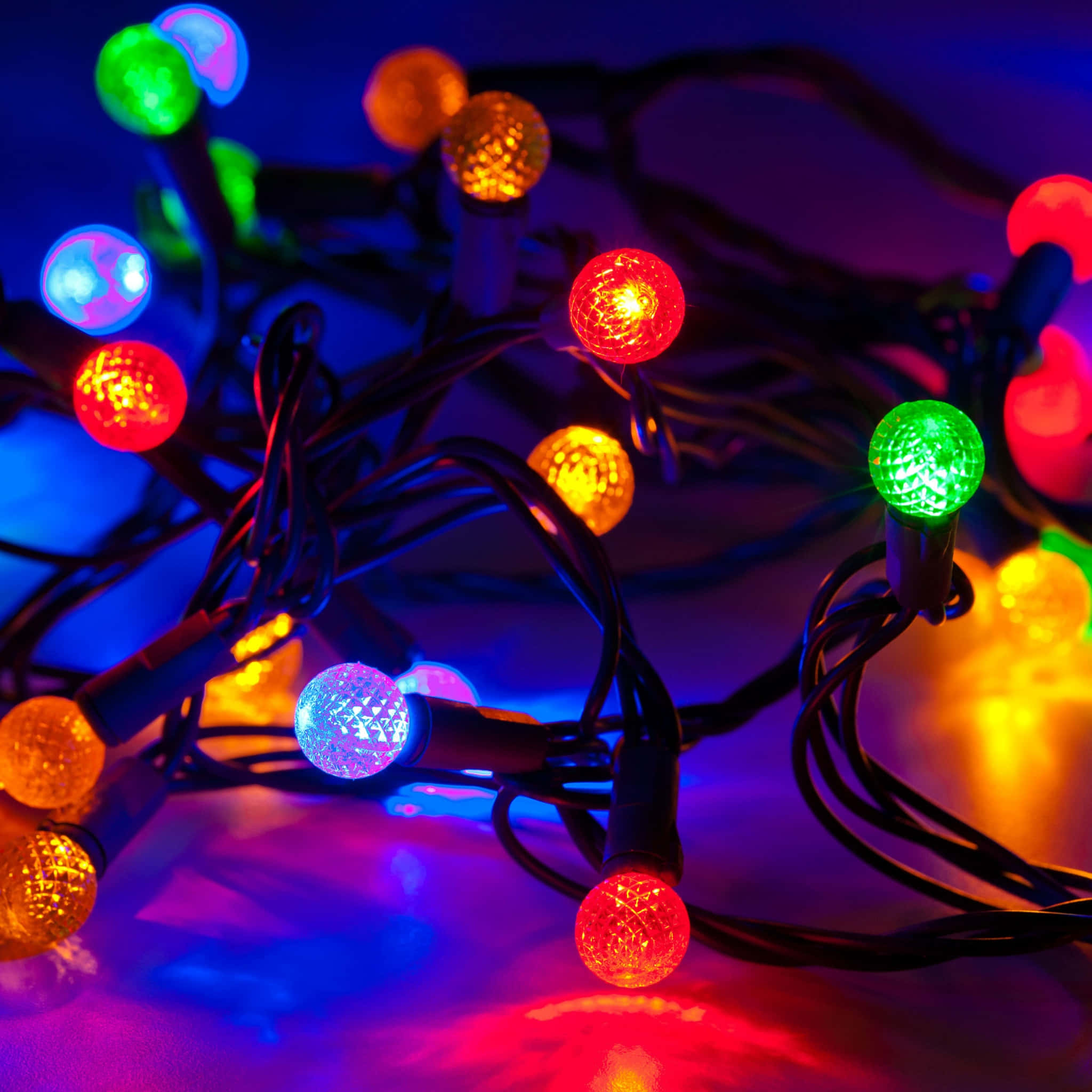 colorful party lights, glowing Christmas lights, textured bulbs, Full HD Desktop Wallpaper