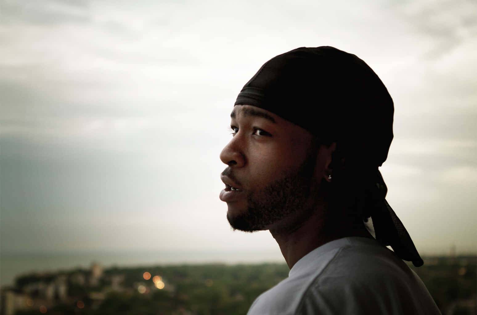Partynextdoor, black bandana, hazy cityscape, HD Desktop Wallpaper