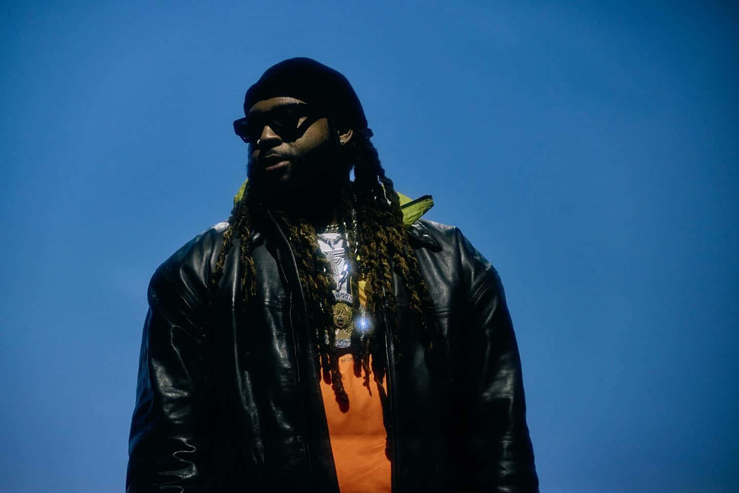 Partynextdoor, blue backdrop, dreadlocks, HD Desktop Wallpaper