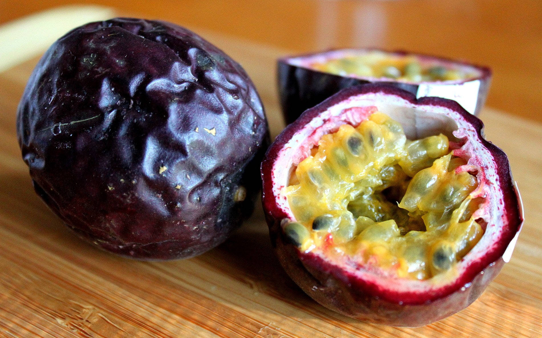 whole passion fruit, halved passion fruit, purple passion fruit, HD Desktop Wallpaper