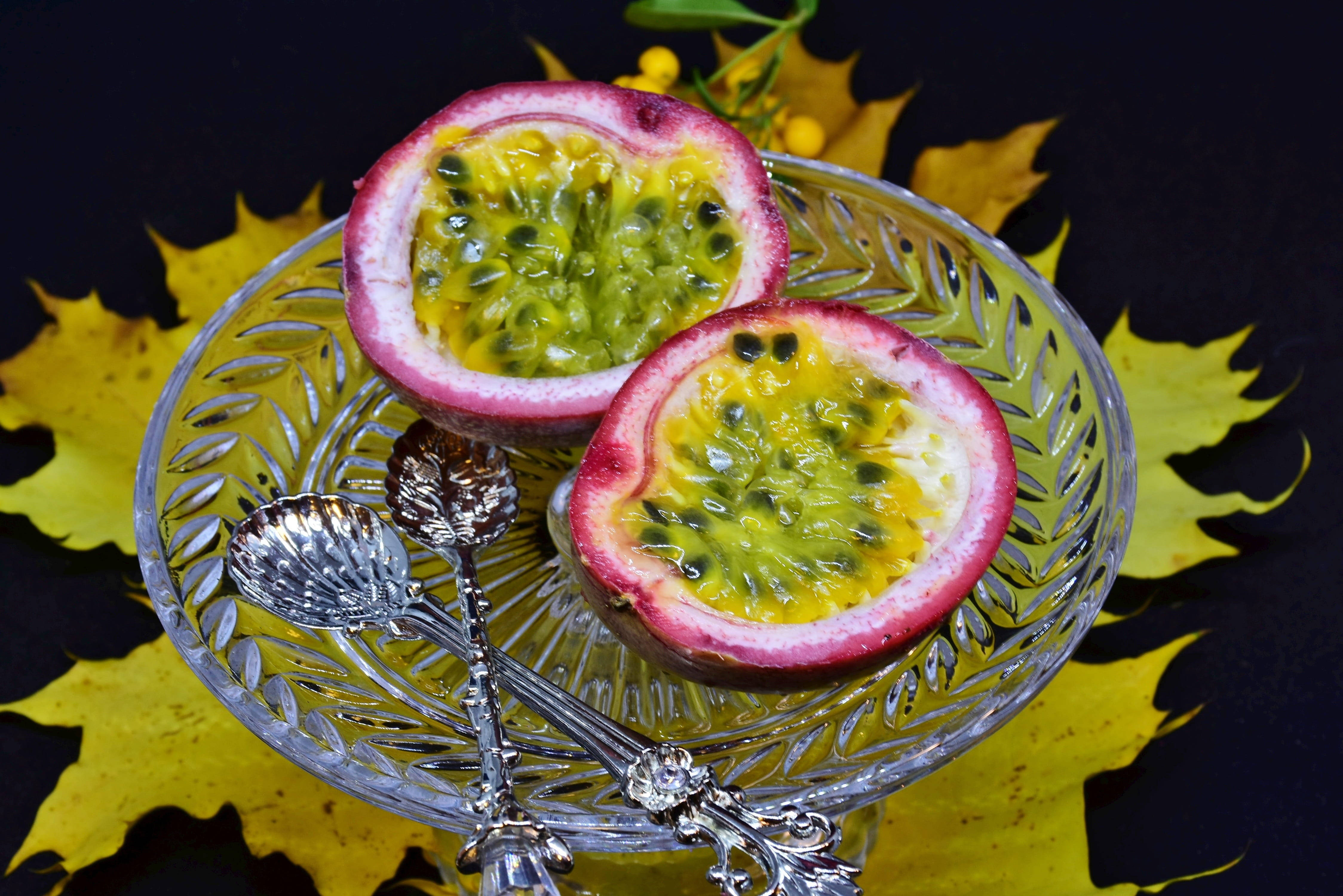 passion fruit, crystal bowl, yellow maple leaves, 4K Desktop Wallpaper