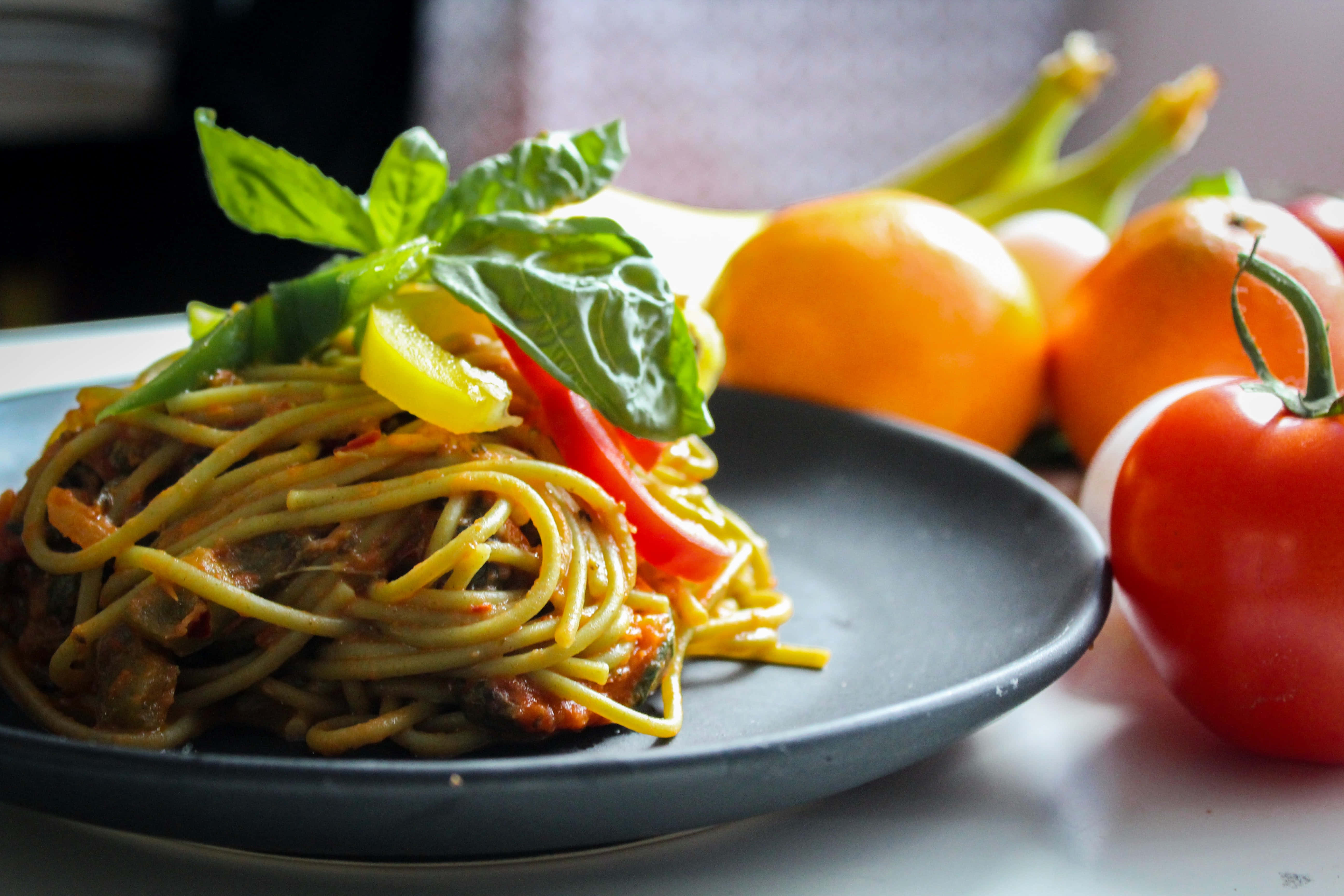 spaghetti, tomato sauce, fresh basil, 5K Desktop Wallpaper