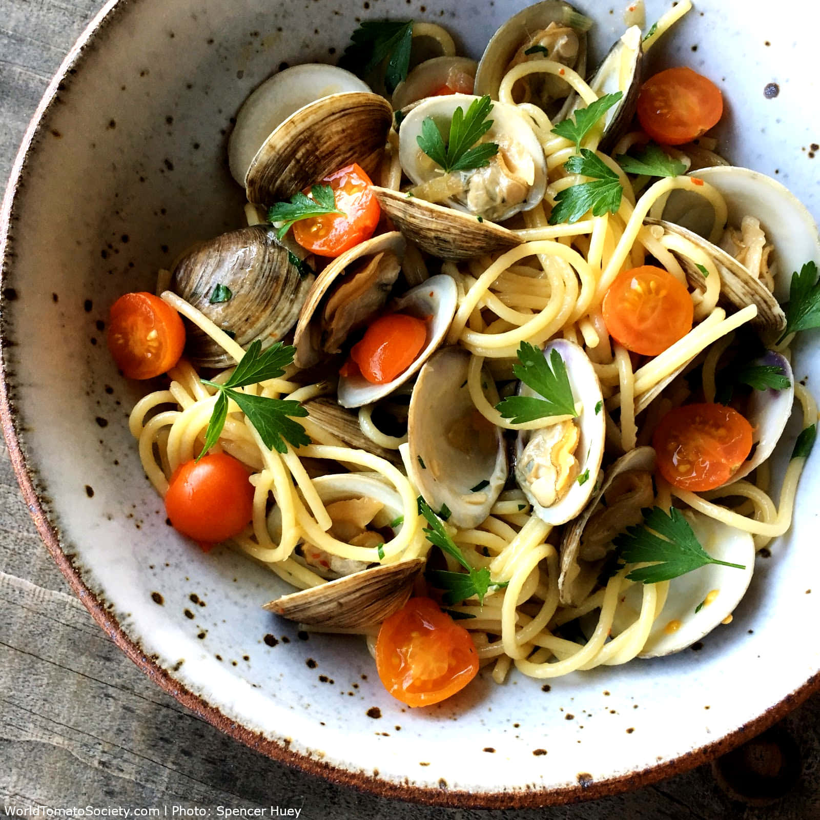 Spaghetti Alla Vongole, cherry tomatoes, clams, HD Desktop Wallpaper