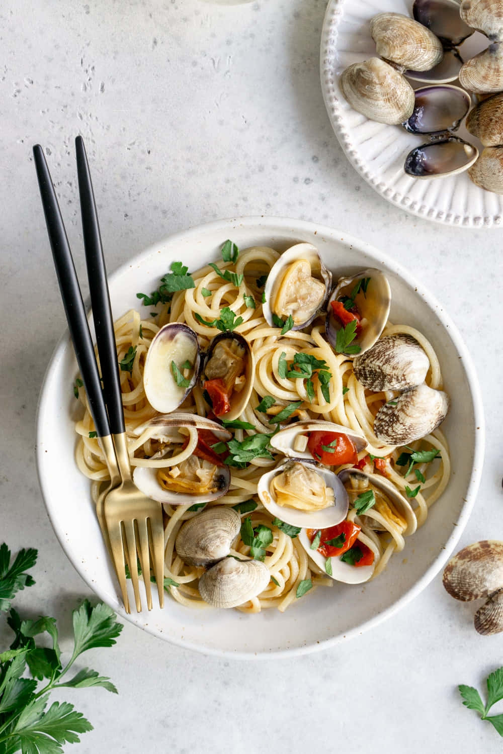 spaghetti alla vongola, white bowl, clams pasta, HD Phone Wallpaper