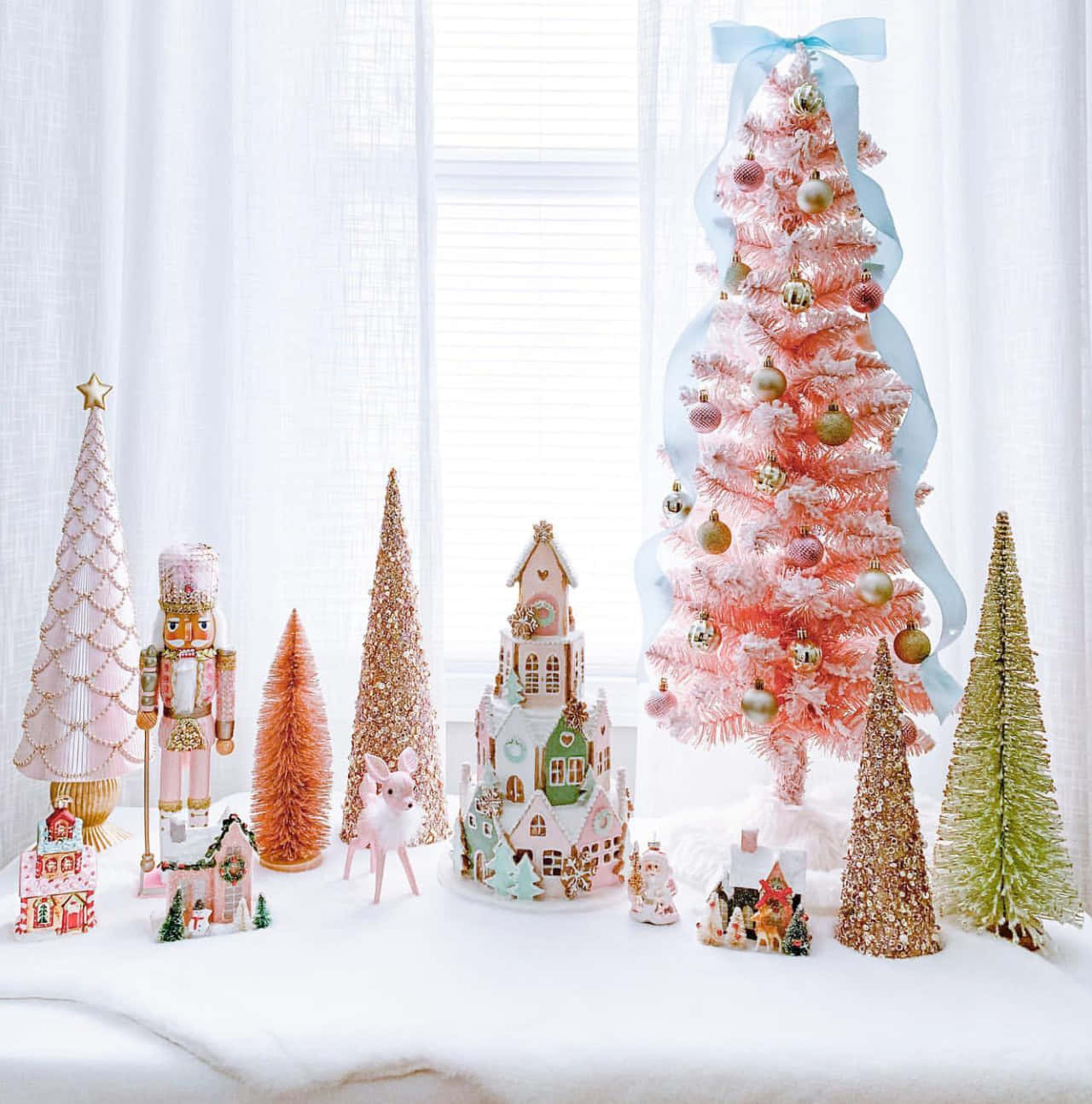 pastel pink Christmas tree, gold ornaments, blue bow, HD Phone Wallpaper