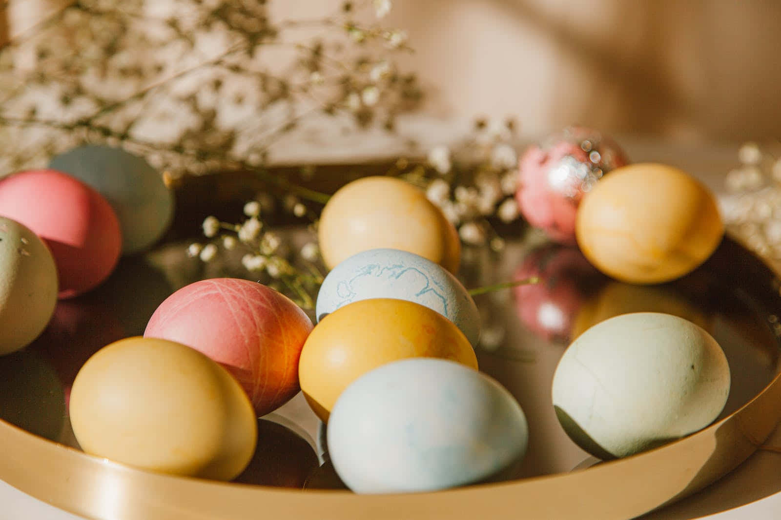 Pastel Easter, golden tray, pastel-colored Easter eggs, HD Desktop Wallpaper