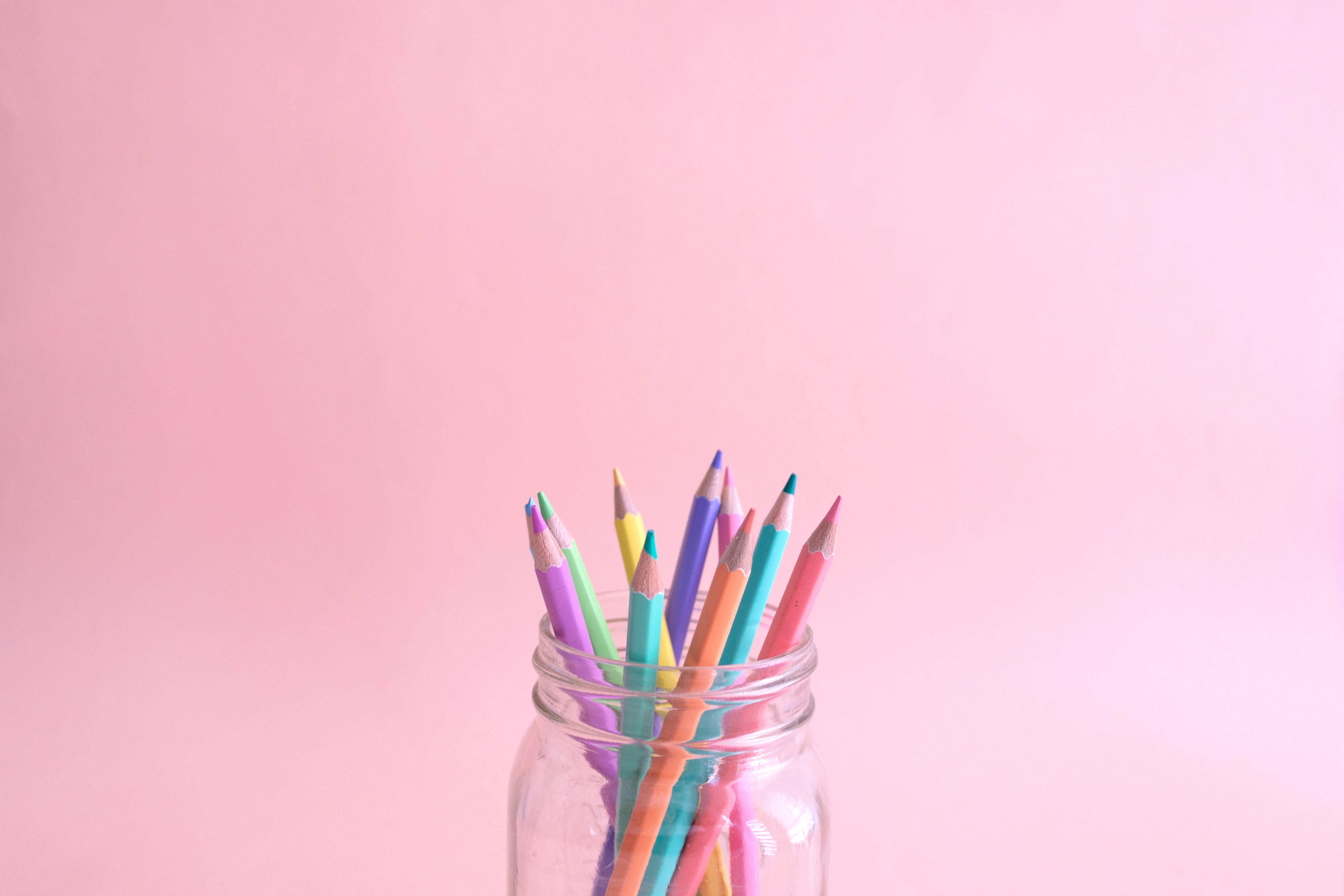 mixed color pencils, pastels aesthetic, clear glass jar, 4K Desktop Wallpaper