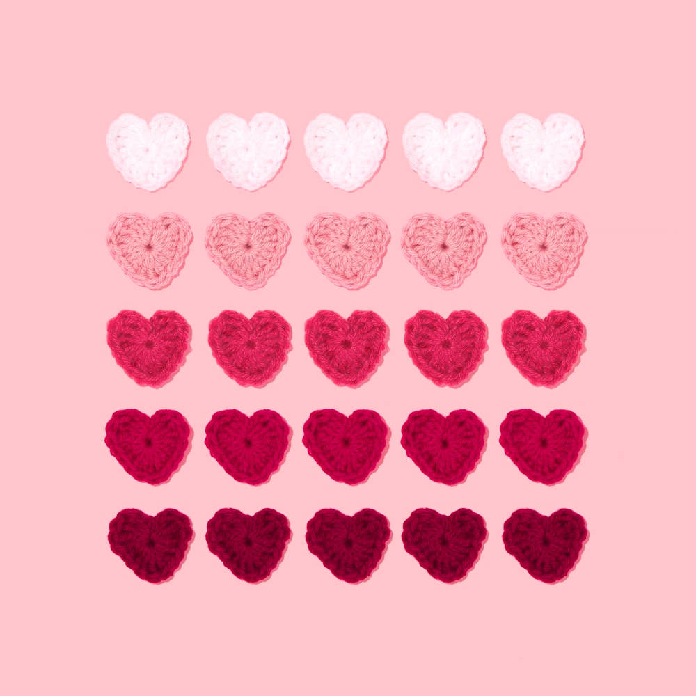 pastel pink heart, crochet appliques, gradient pink hues, SD Desktop Wallpaper